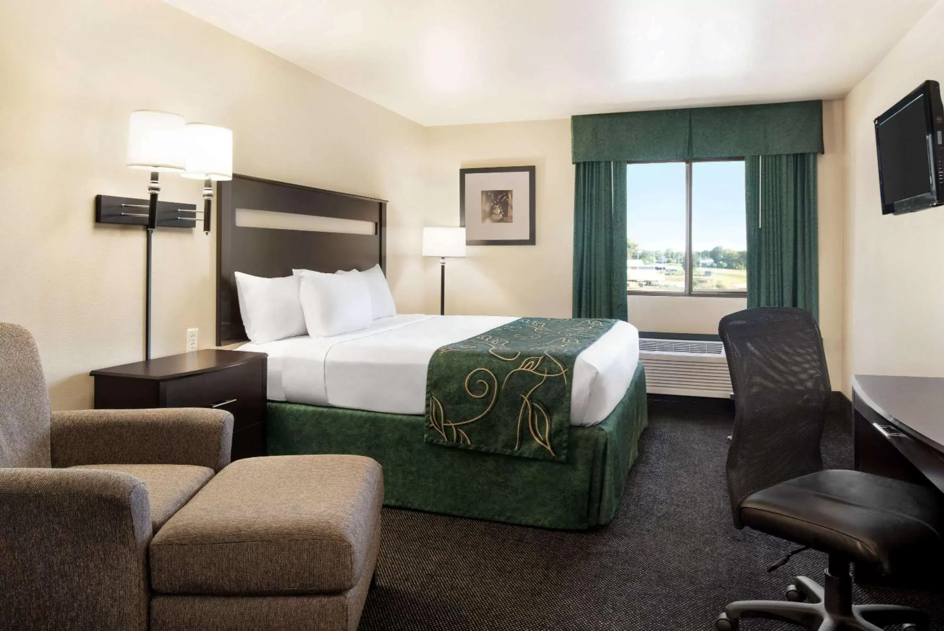 King Room - Non-Smoking in Baymont by Wyndham Glenwood King Room - Non-Smoking in Baymont by Wyndham Glenwood