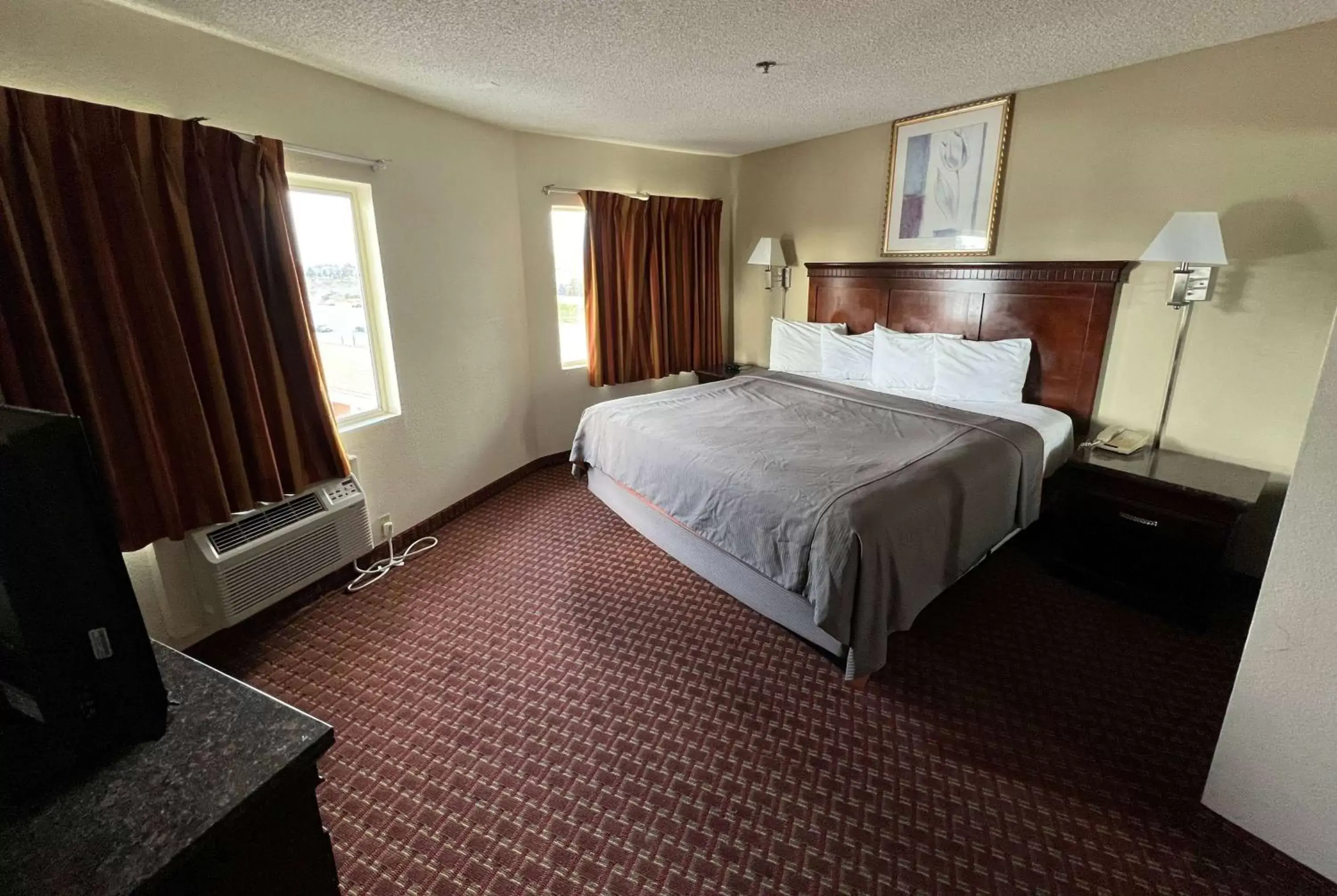Bed in Days Inn & Suites by Wyndham Rancho Cordova