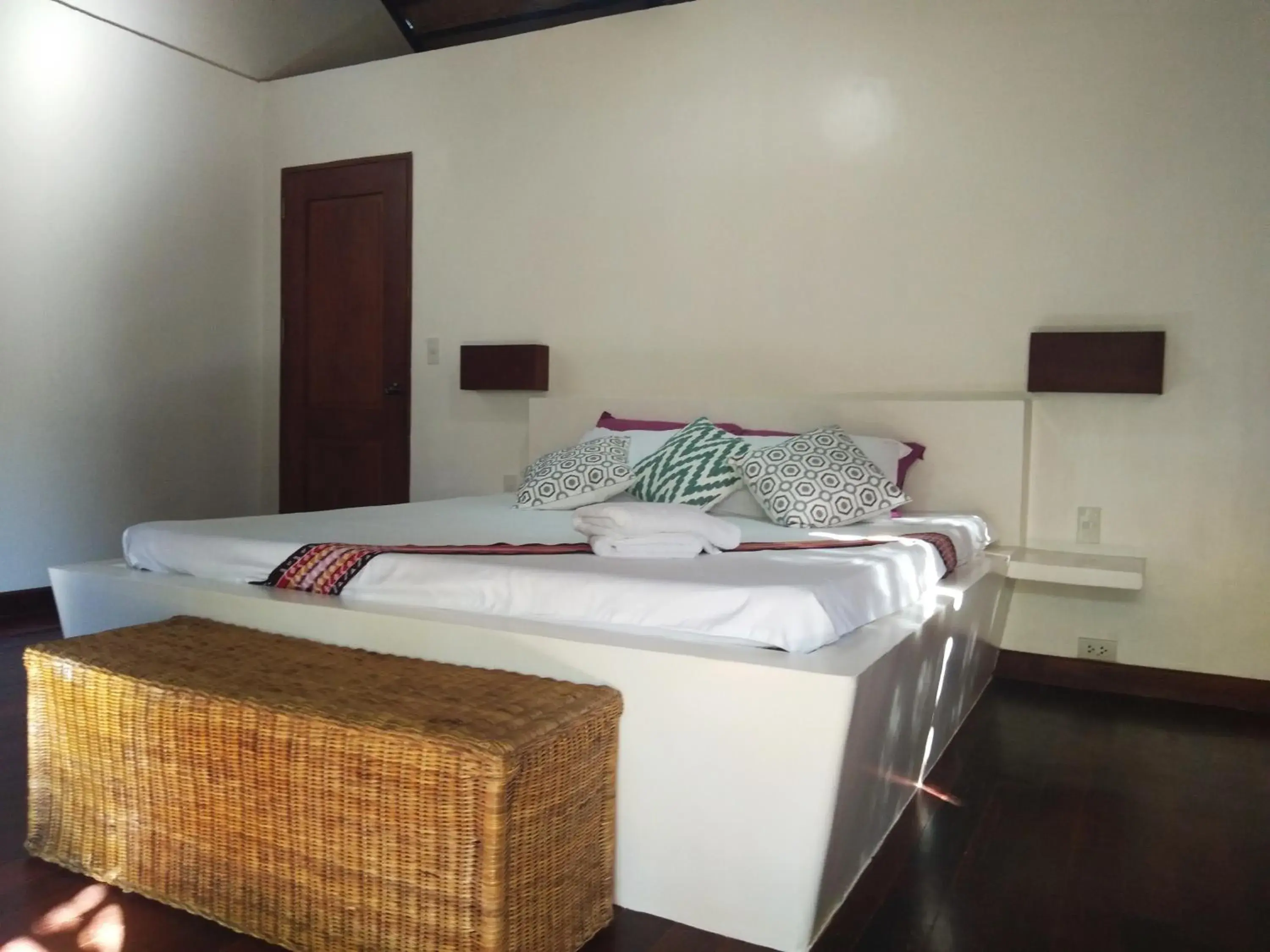 Living room, Bed in Villa Kalachuchi V.K