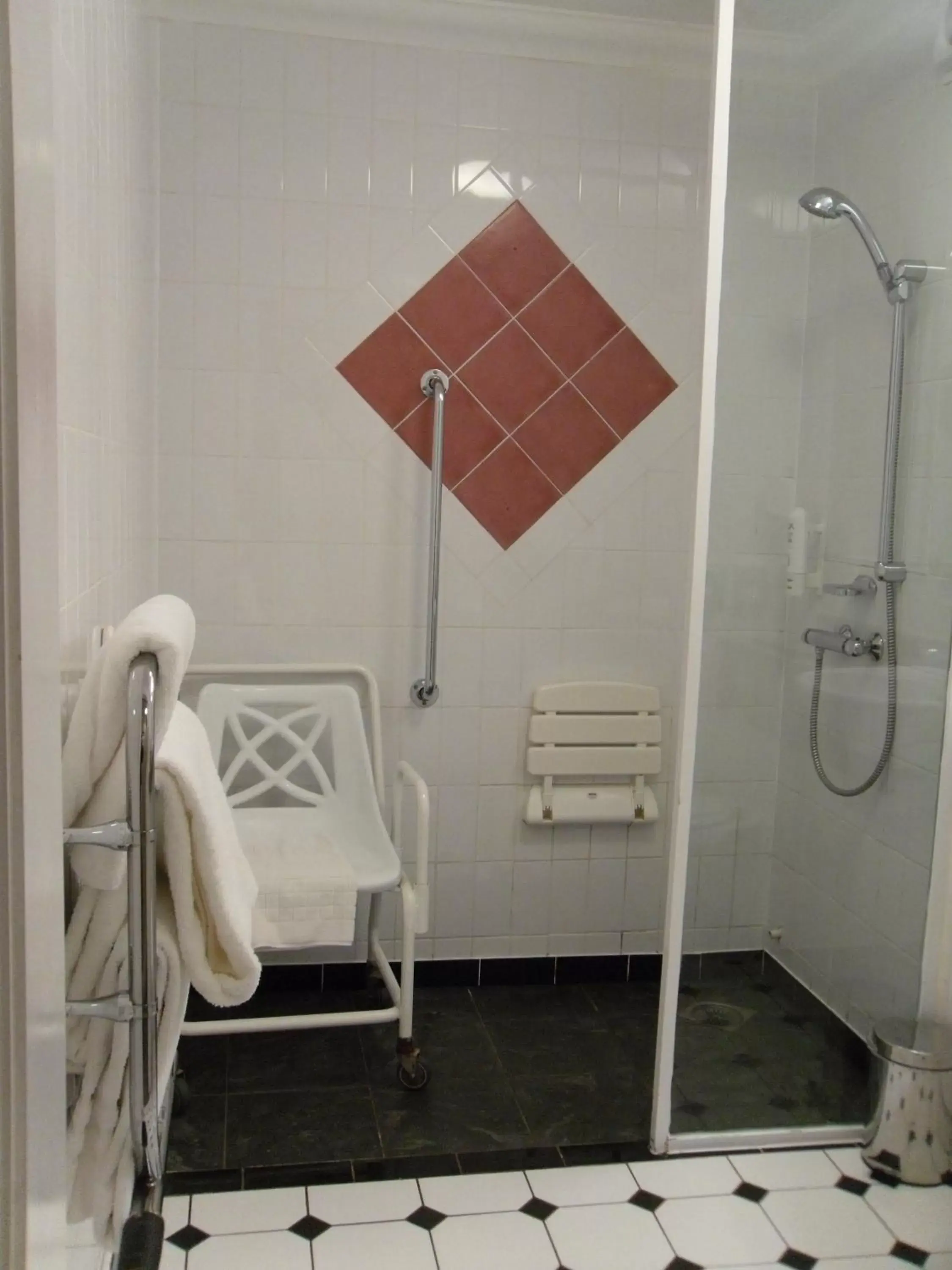 Photo of the whole room, Bathroom in Holiday Inn Manchester West, an IHG Hotel