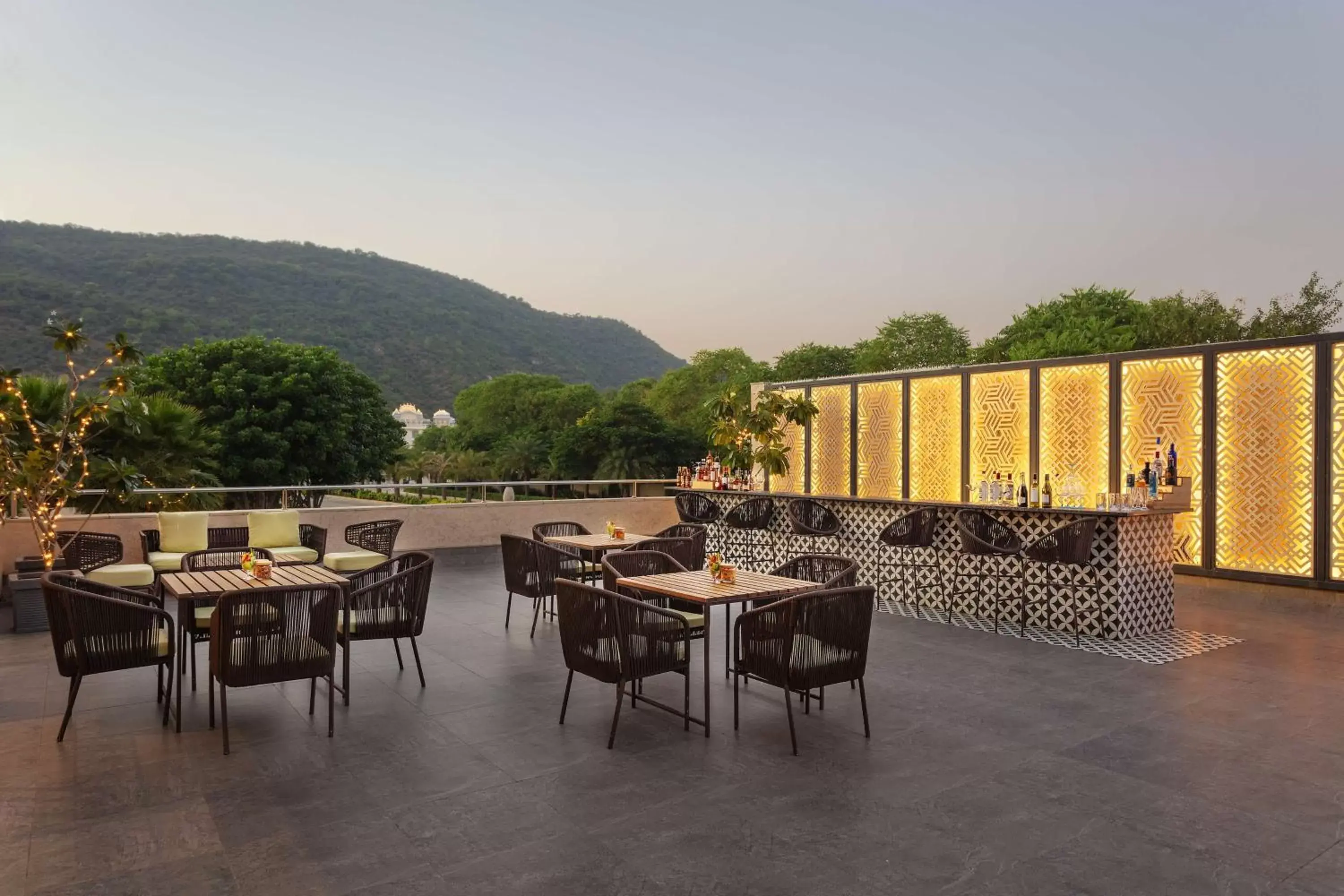 Restaurant/places to eat in DoubleTree By Hilton Jaipur Amer Restaurant/places to eat in DoubleTree By Hilton Jaipur Amer