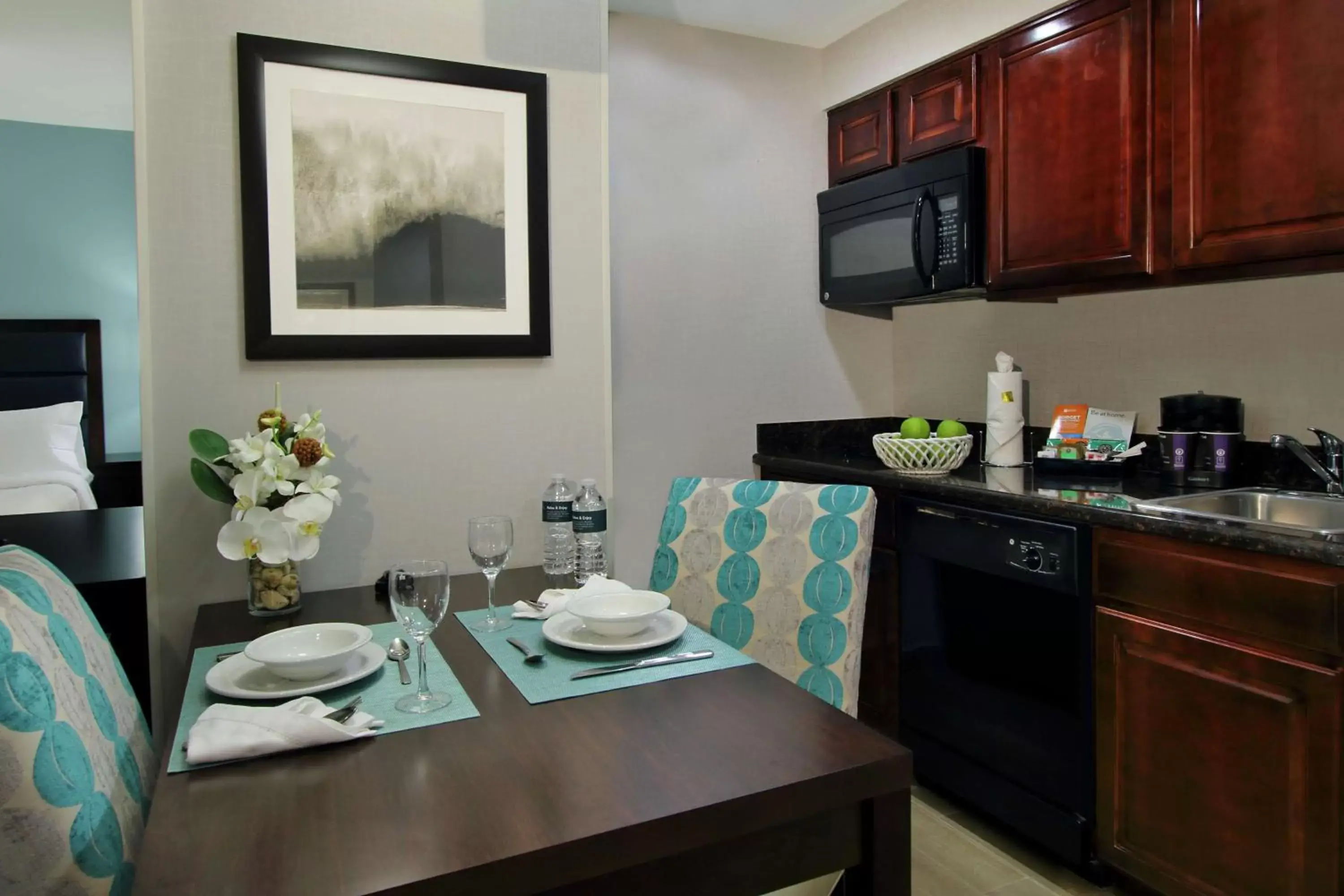 Kitchen or kitchenette, Kitchen/Kitchenette in Homewood Suites by Hilton Fort Lauderdale Airport-Cruise Port