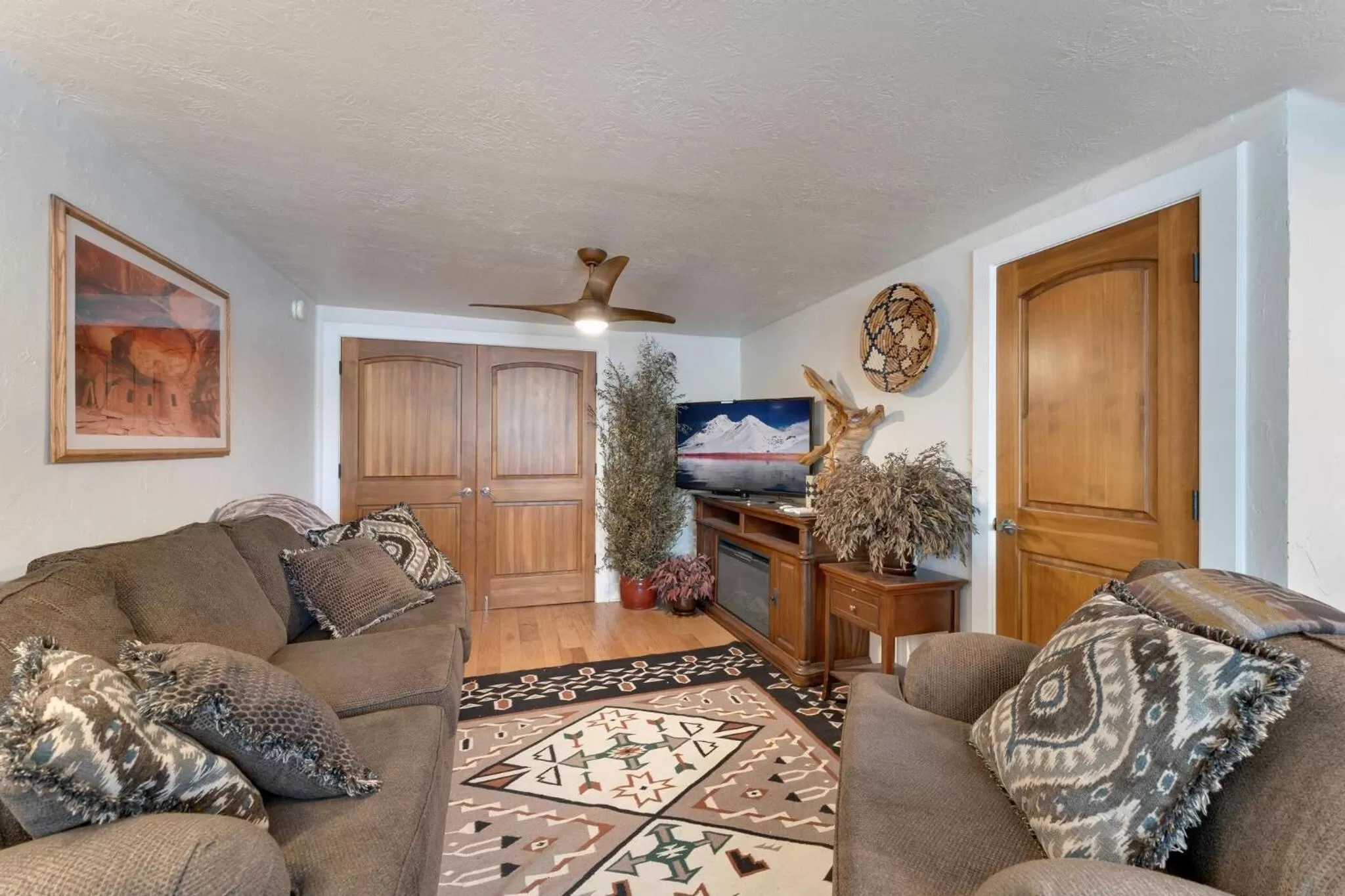 TV and multimedia in Stone Lizard Lodge