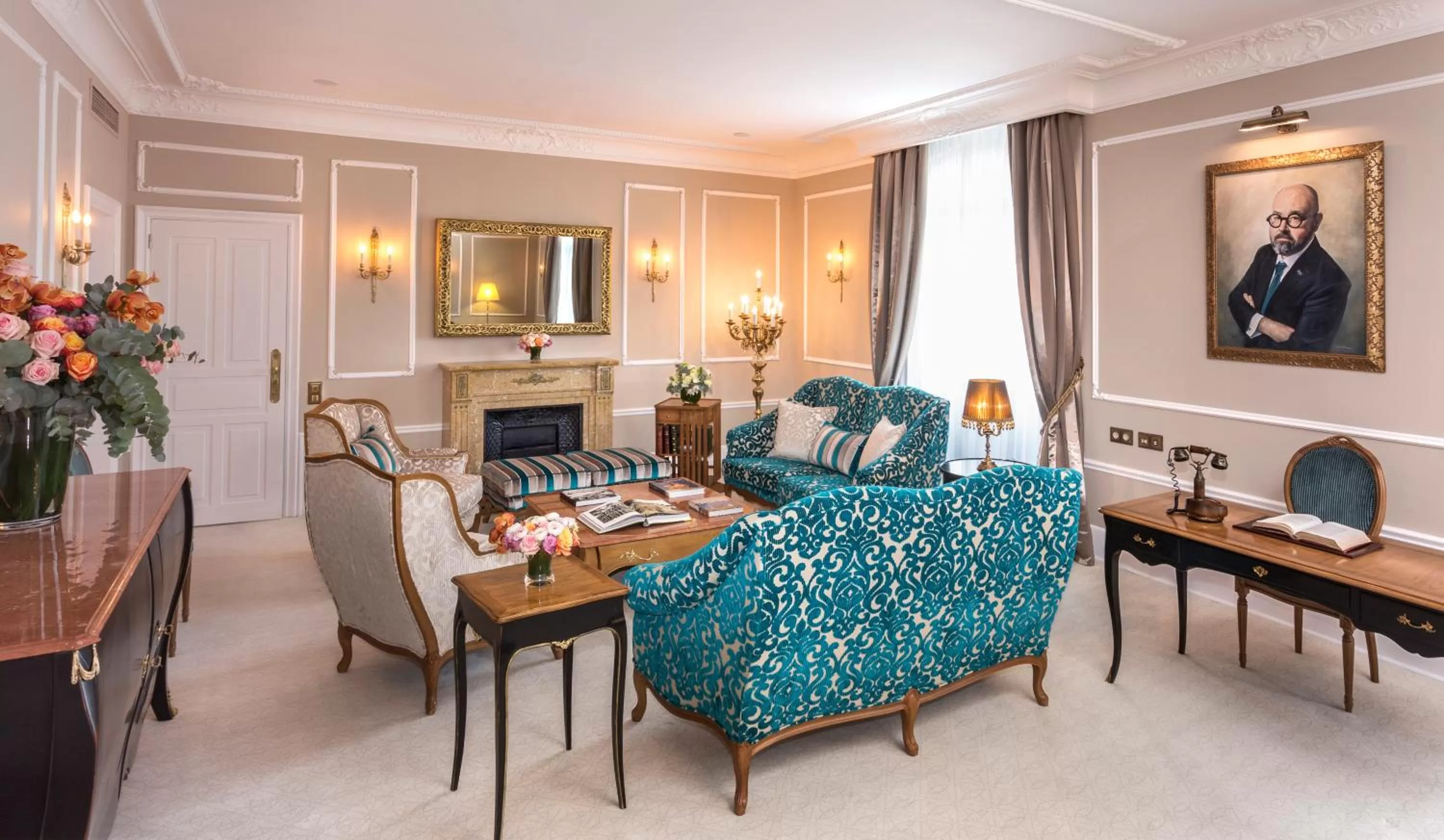 Classic Art One-Bedroom Suite in Hotel El Palace Barcelona