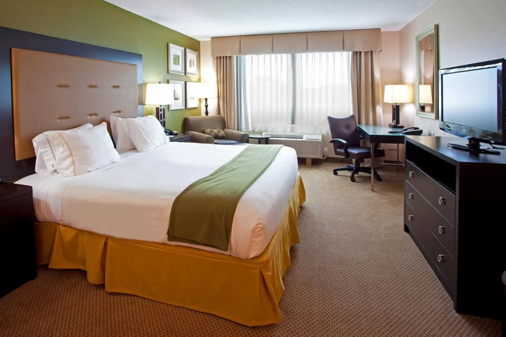 Photo of the whole room, Bed in Holiday Inn Express Hotel & Suites Jacksonville - Mayport / Beach, an IHG Hotel