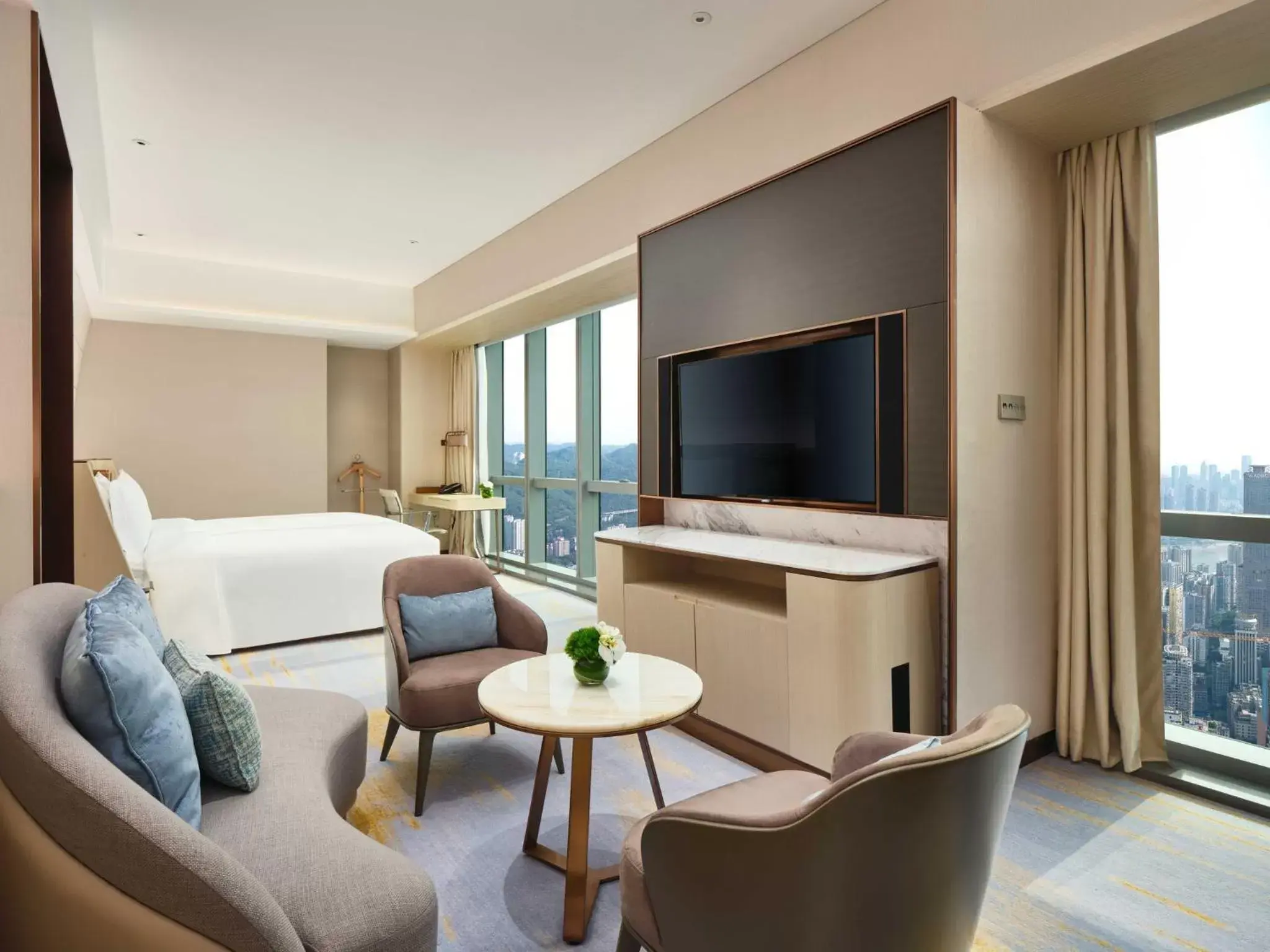 Bedroom, TV/Entertainment Center in InterContinental Chongqing Raffles City, an IHG Hotel