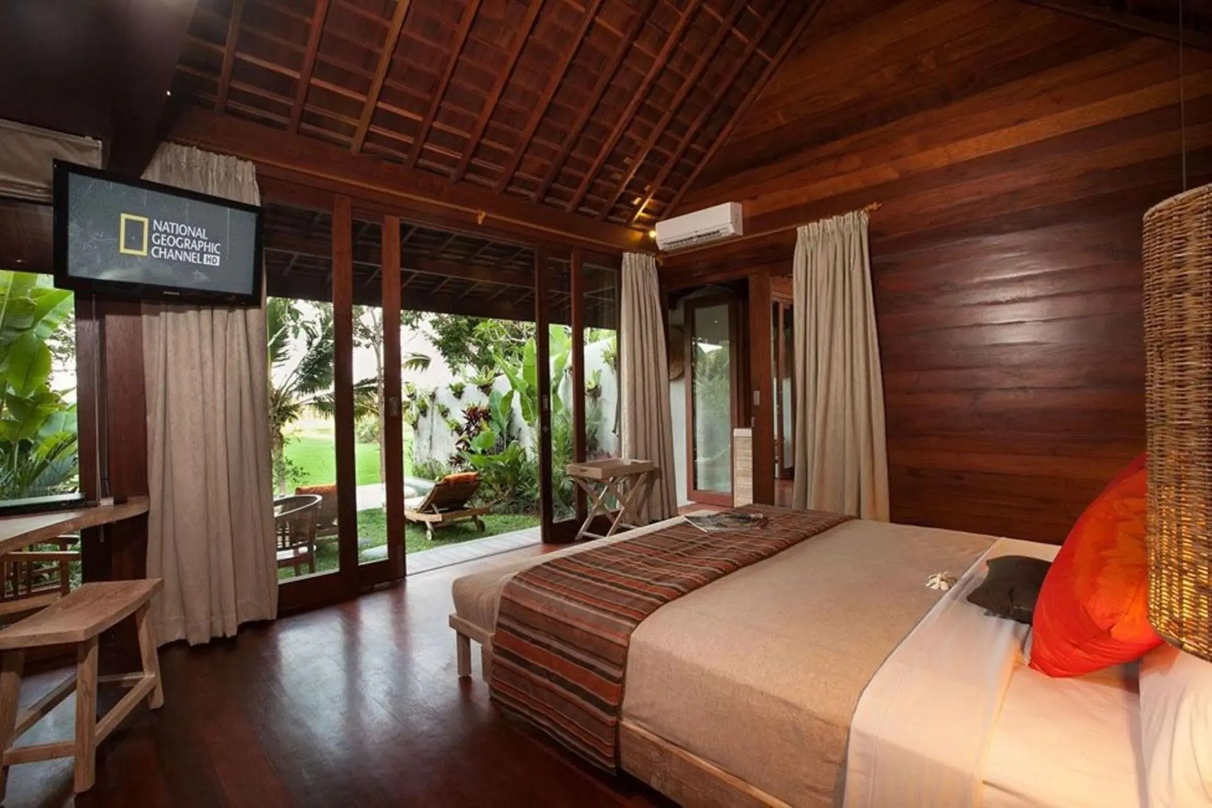 Bed in Ubud Padi Villas