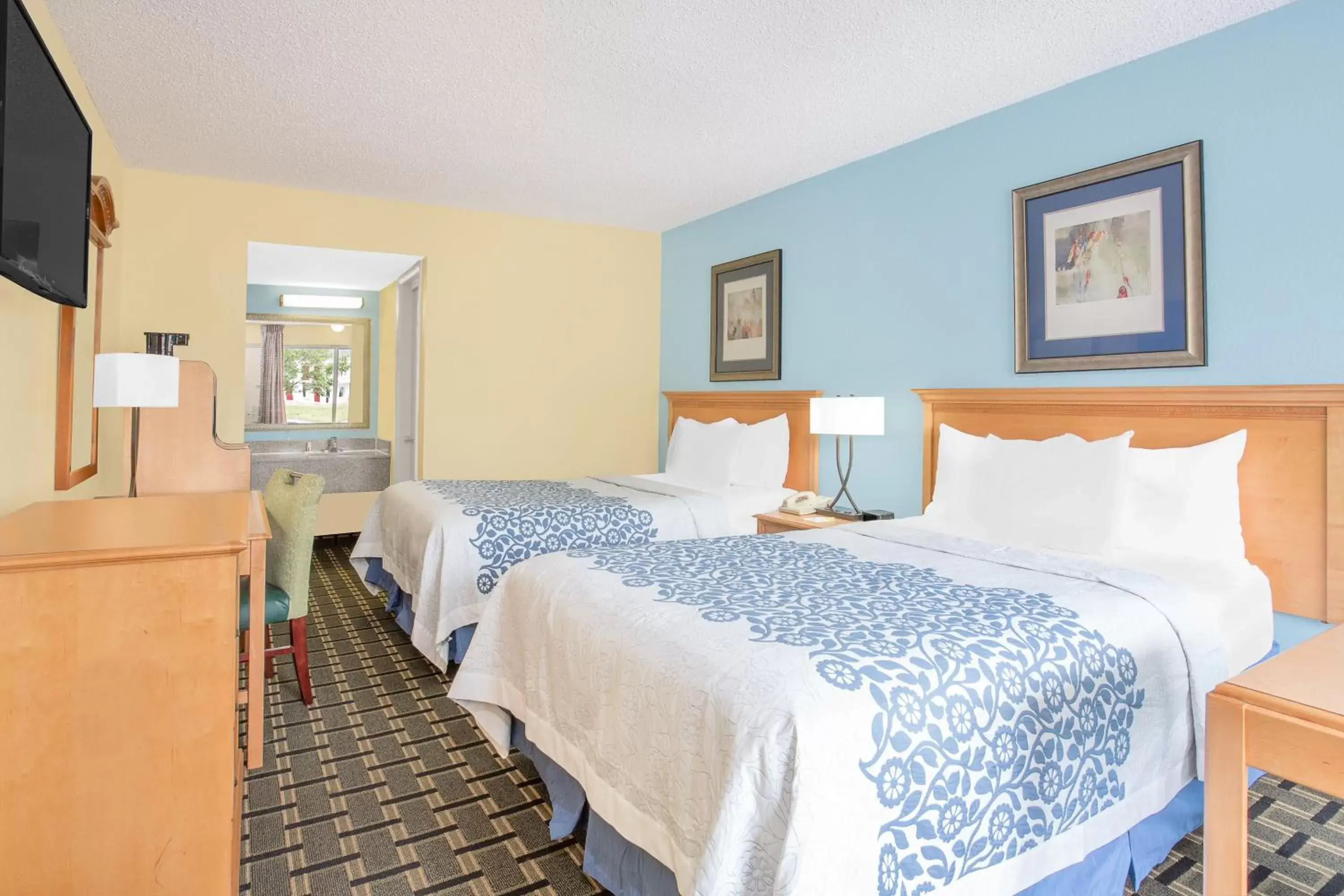 Bed in Days Inn by Wyndham Ruther Glen Kings Dominion Area