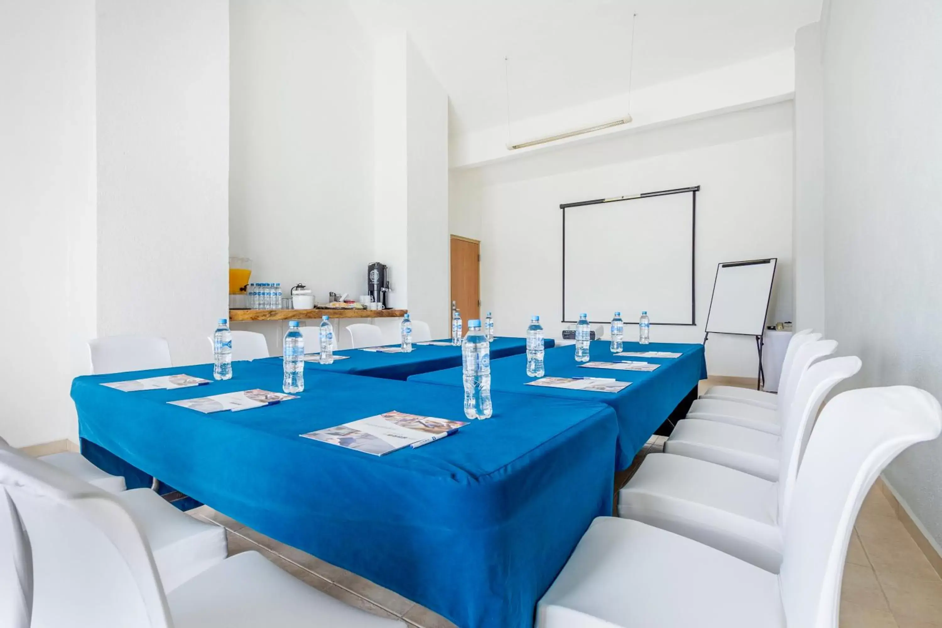 Meeting/conference room in Comfort Inn Puerto Vallarta