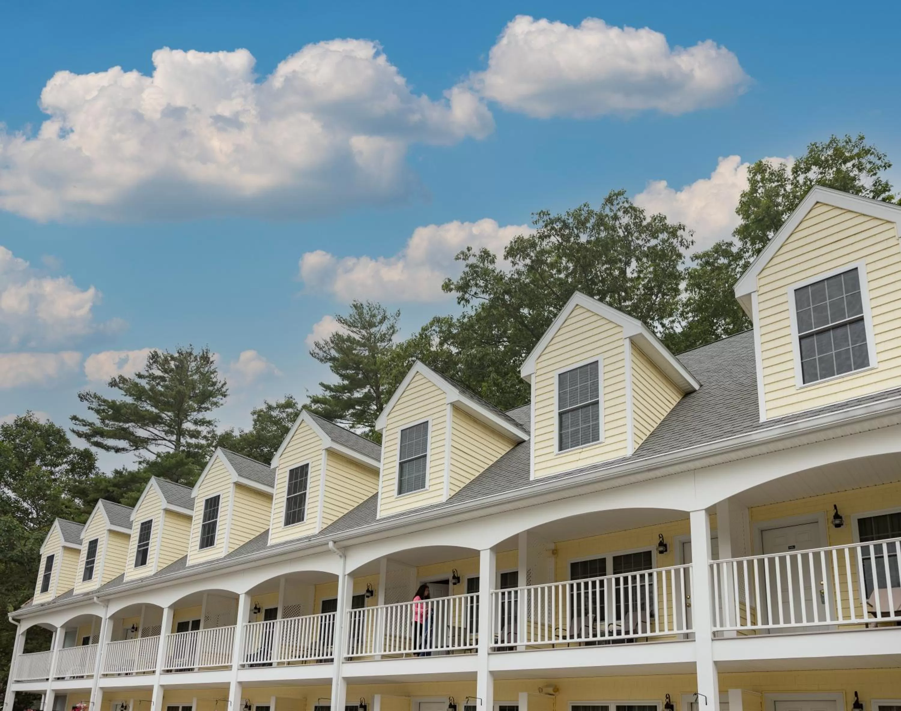 Property Building in Admiral's Inn Resort