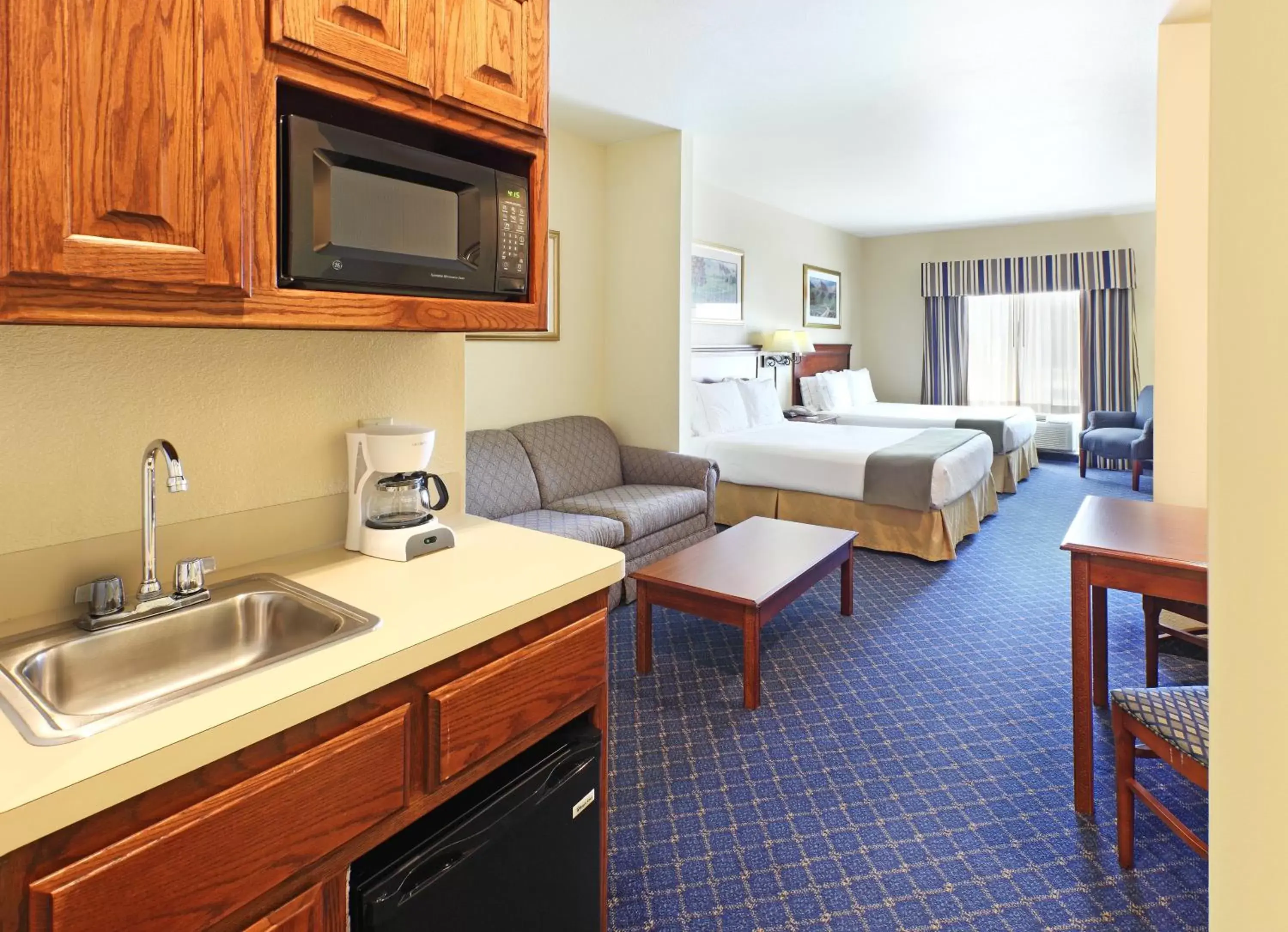Photo of the whole room in Holiday Inn Express Hotels & Suites Mountain Home, an IHG Hotel