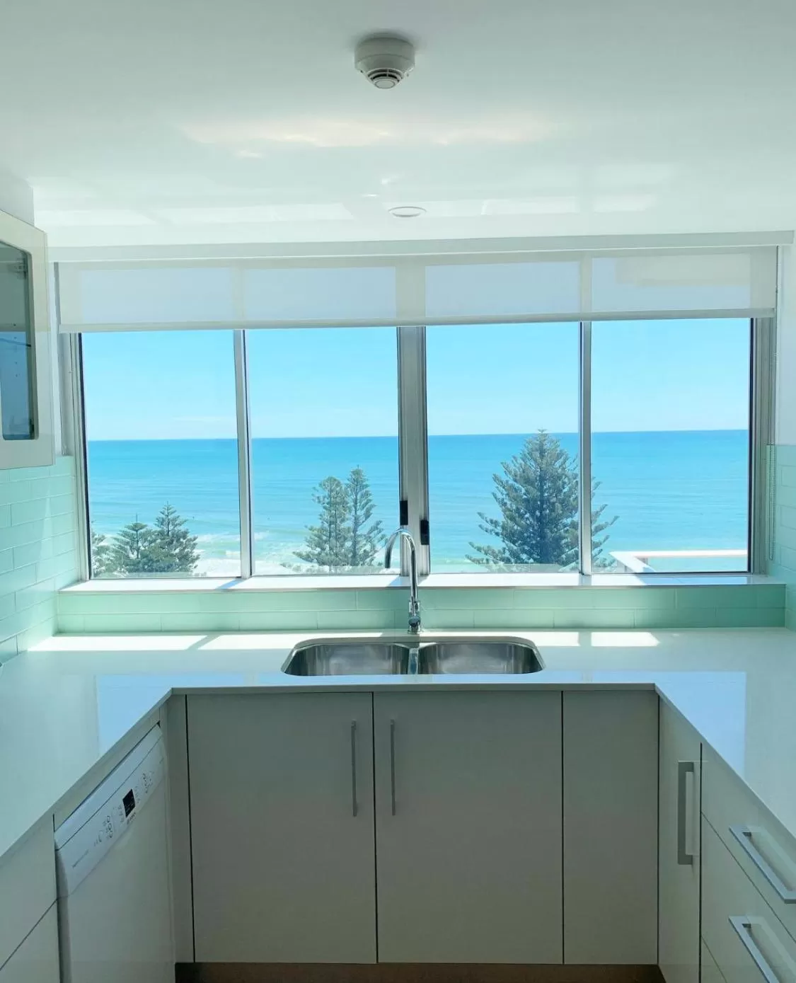 Kitchen or kitchenette in Pacific Regis Beachfront Holiday Apartments