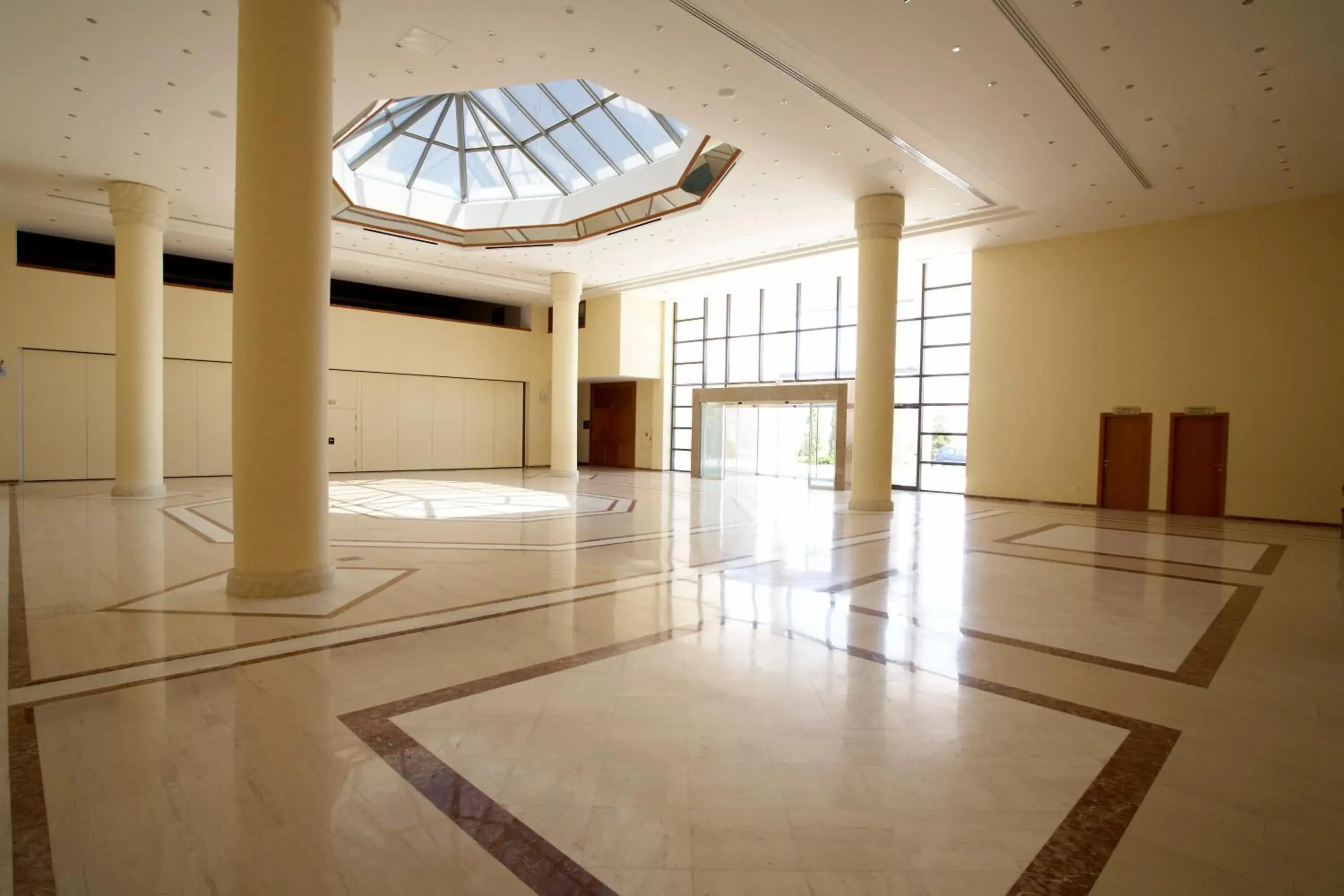 Business facilities in Ramada Plaza Thraki