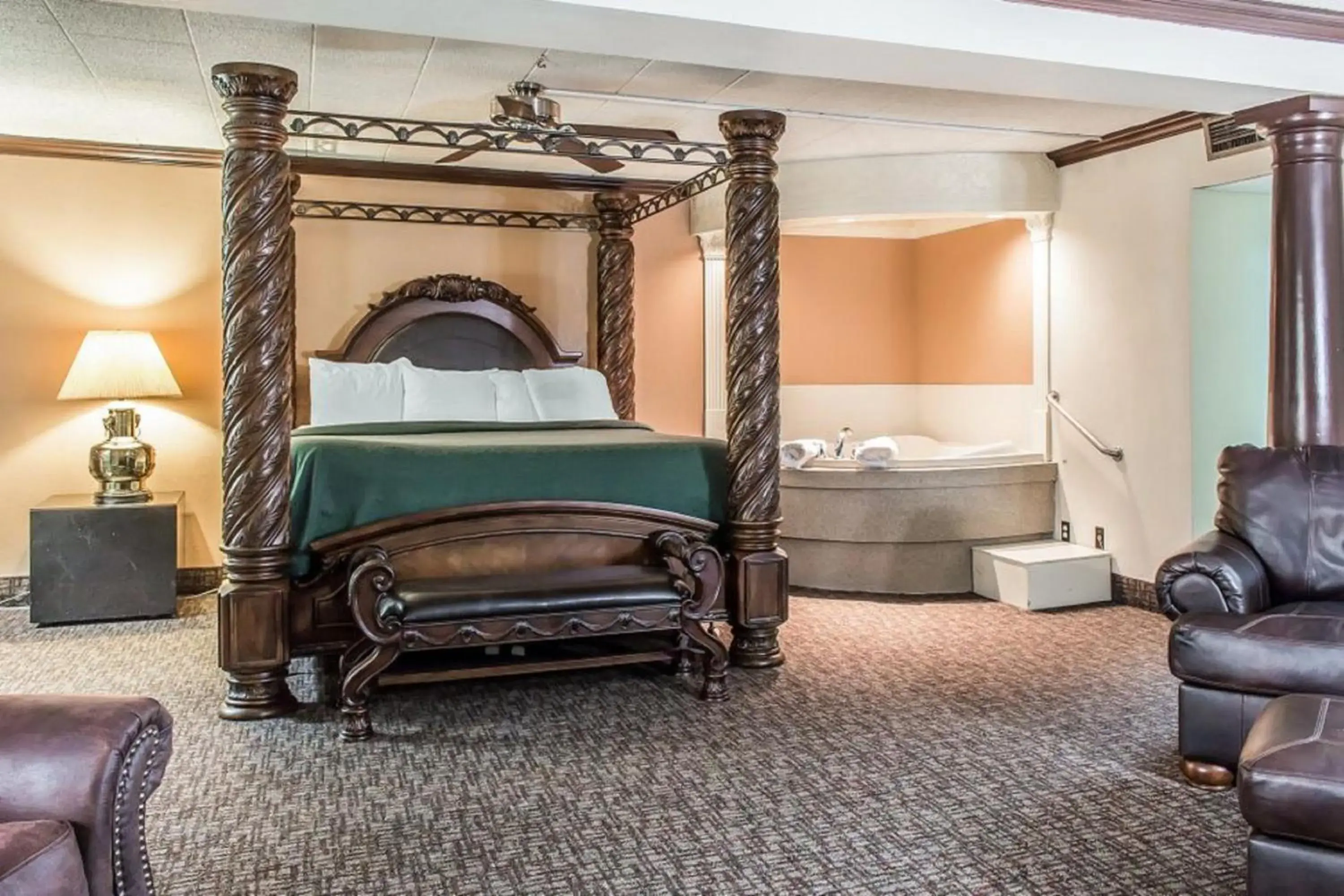 Bedroom in FairBridge Inn & Suites Poconos