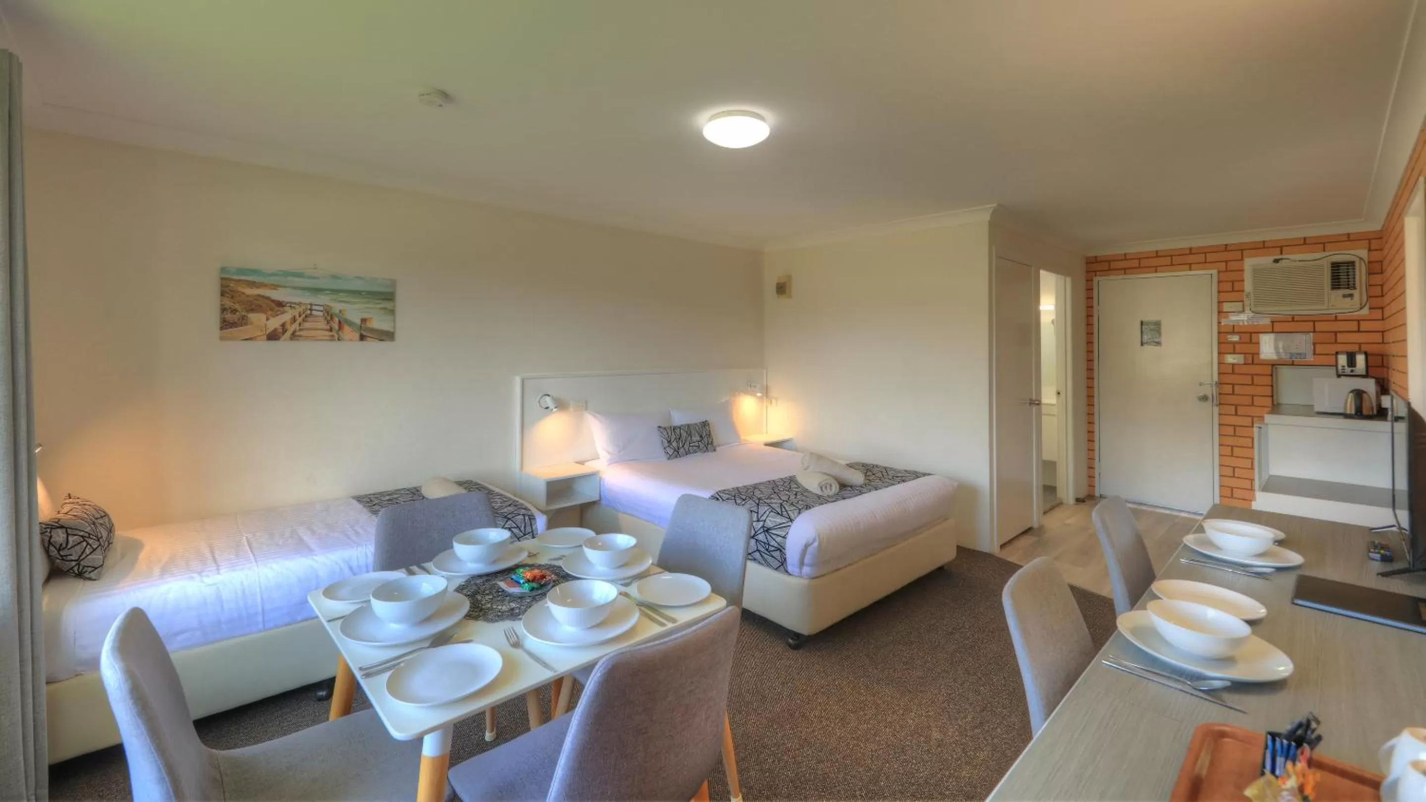 Bed in Rosebourne Gardens Motel