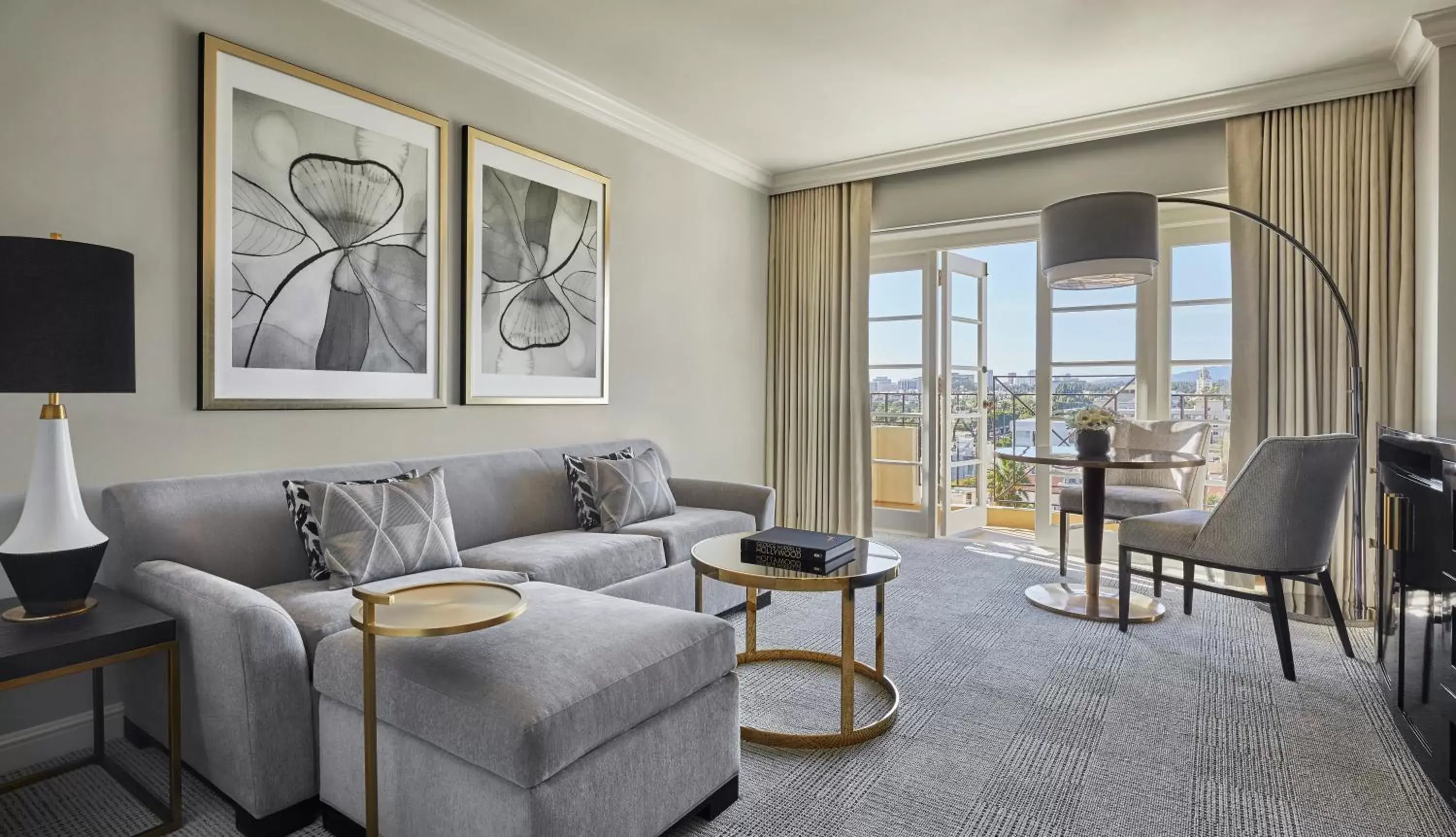 Living room in Four Seasons Hotel Los Angeles at Beverly Hills Living room in Four Seasons Hotel Los Angeles at Beverly Hills