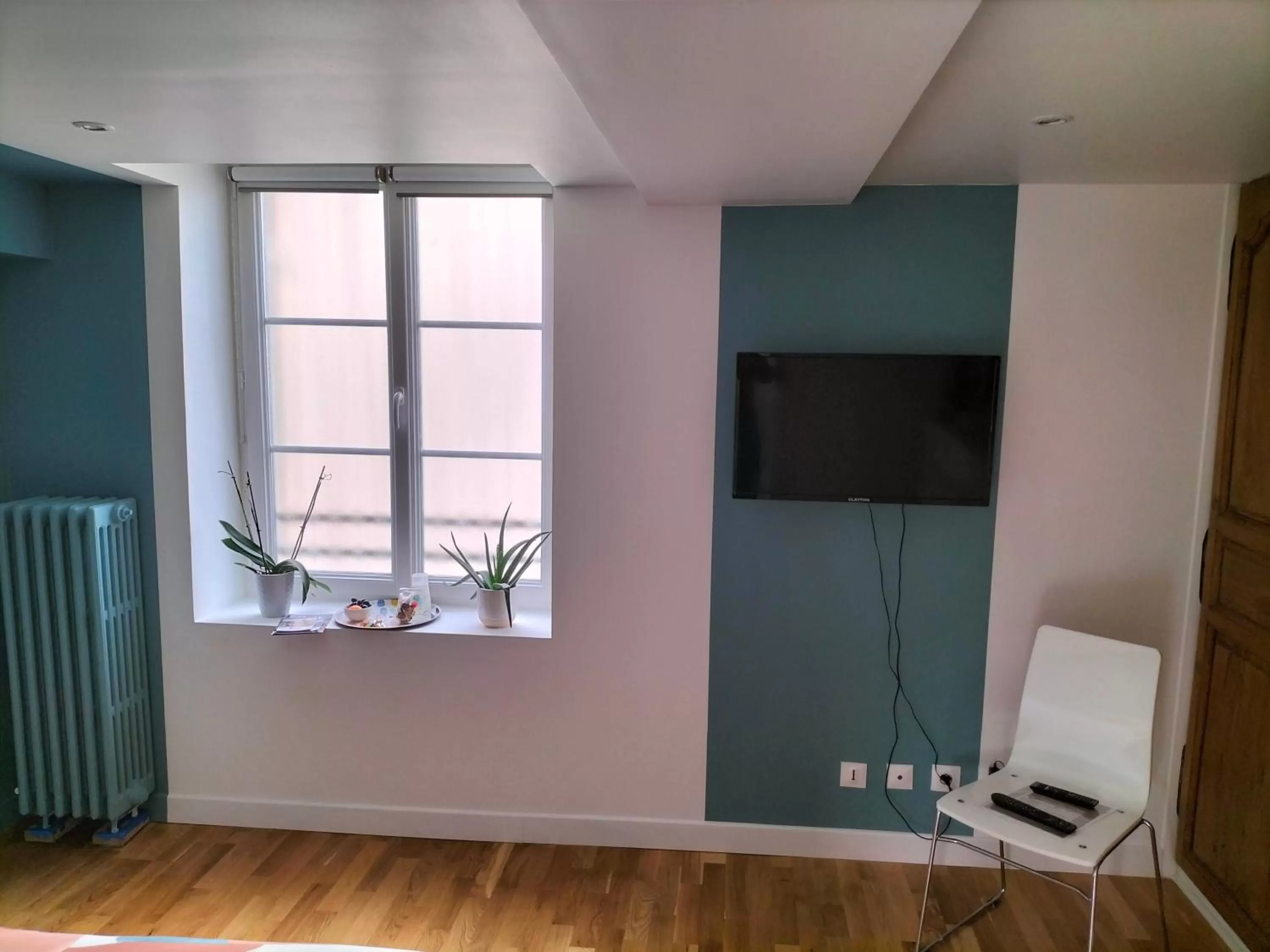 TV/Entertainment Center in Chambre d hôte