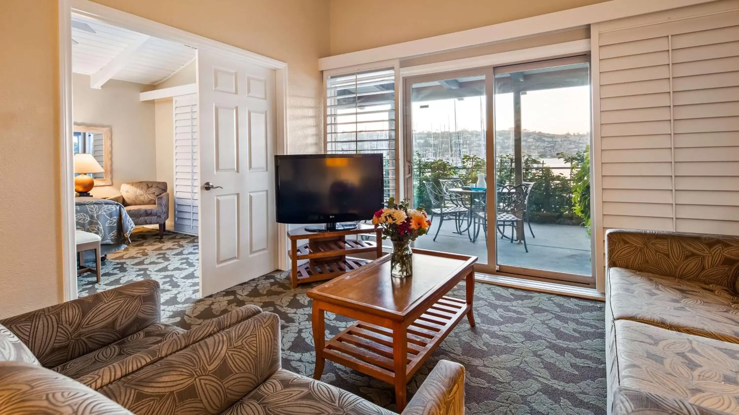 Photo of the whole room, Seating Area in Best Western PLUS Island Palms Hotel & Marina