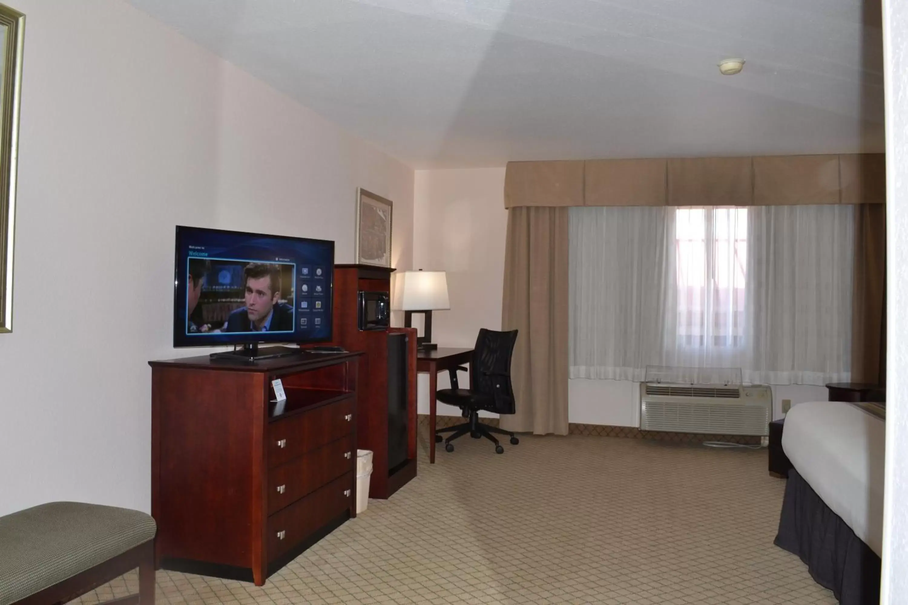 TV and multimedia, TV/Entertainment Center in Country Inn & Suites by Radisson, Abingdon, VA
