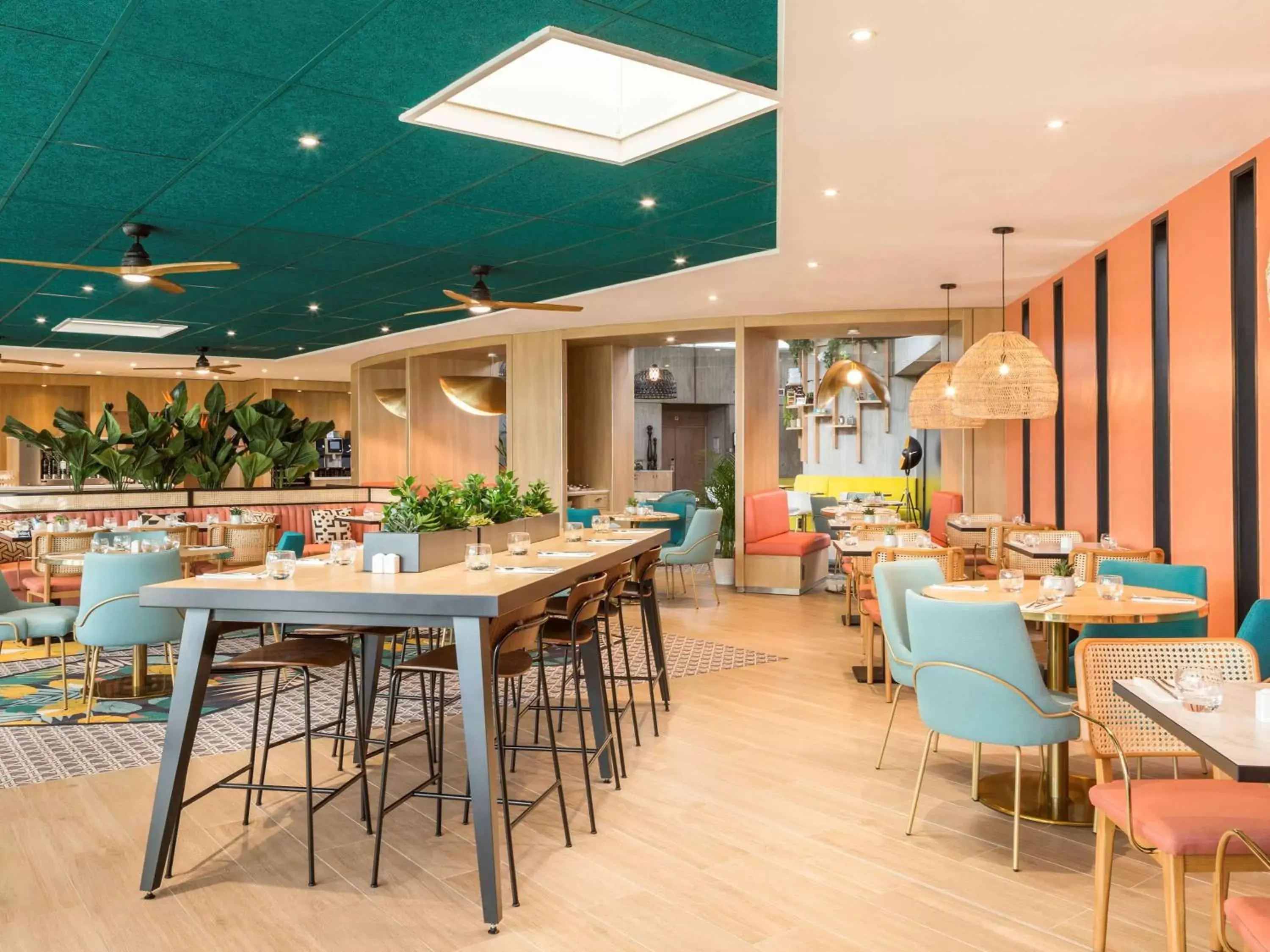 Restaurant/Places to Eat in Novotel Paris Charles de Gaulle Airport