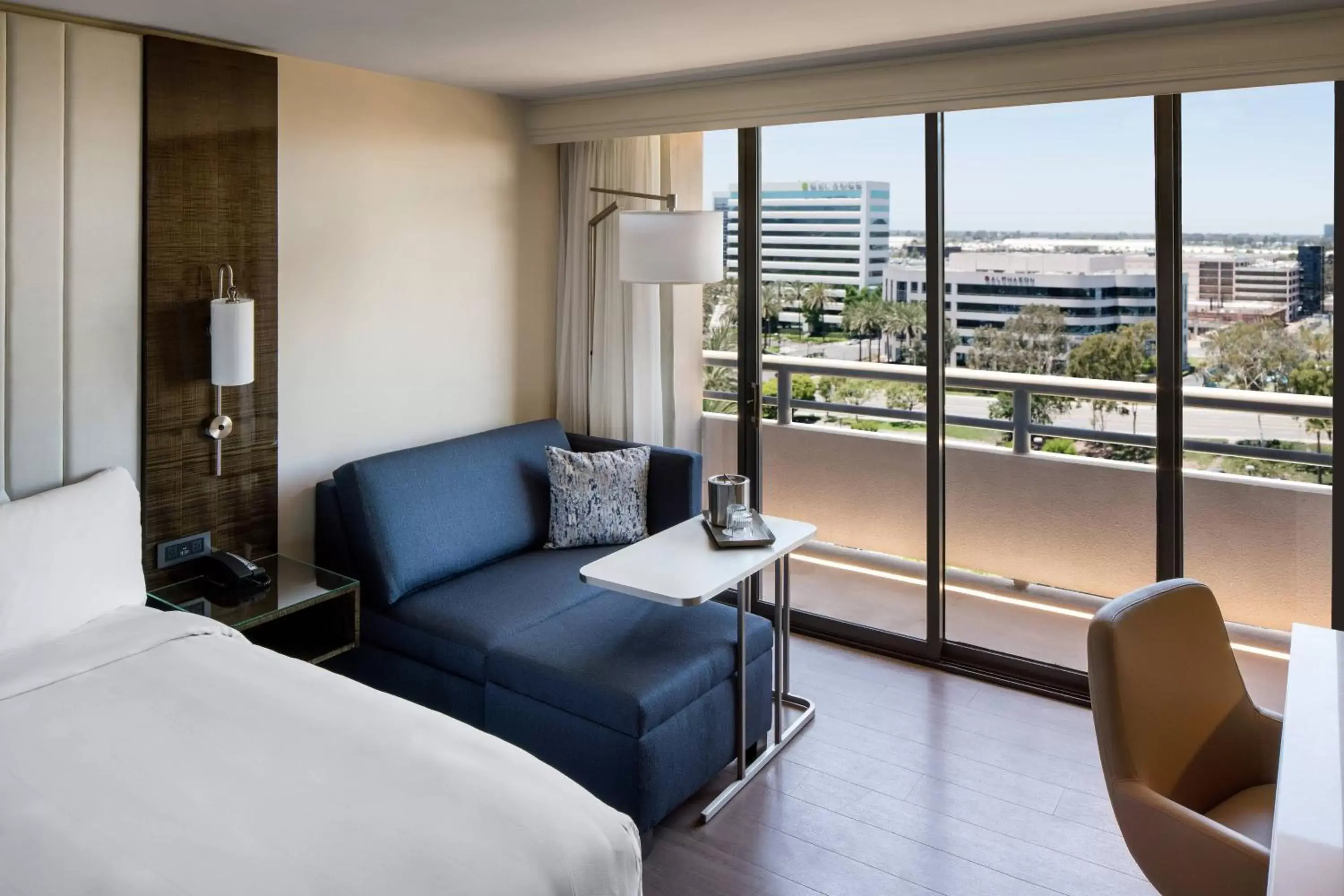 Photo of the whole room, Seating Area in Irvine Marriott