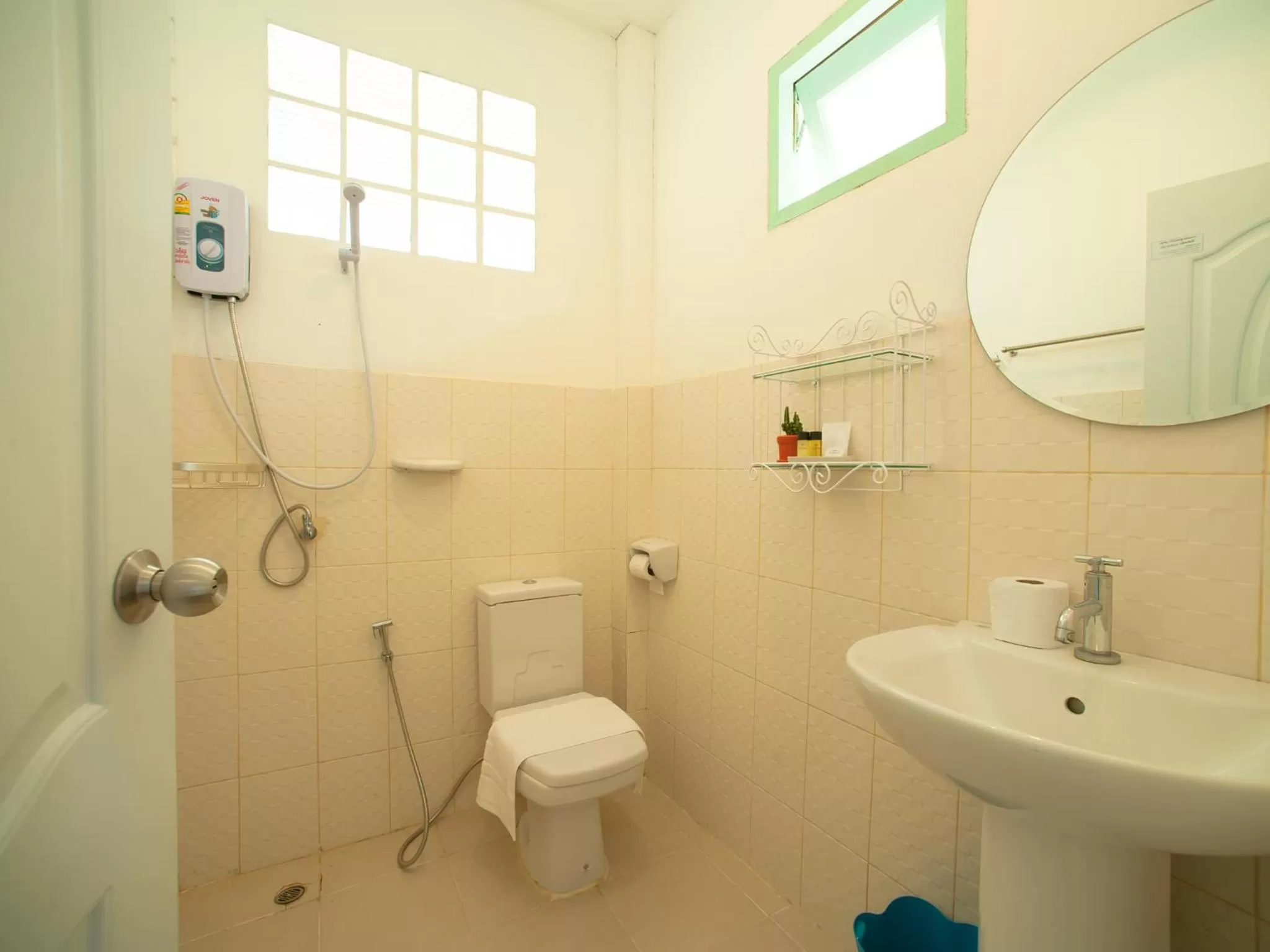 Toilet in Baan Chokdee Pai Resort