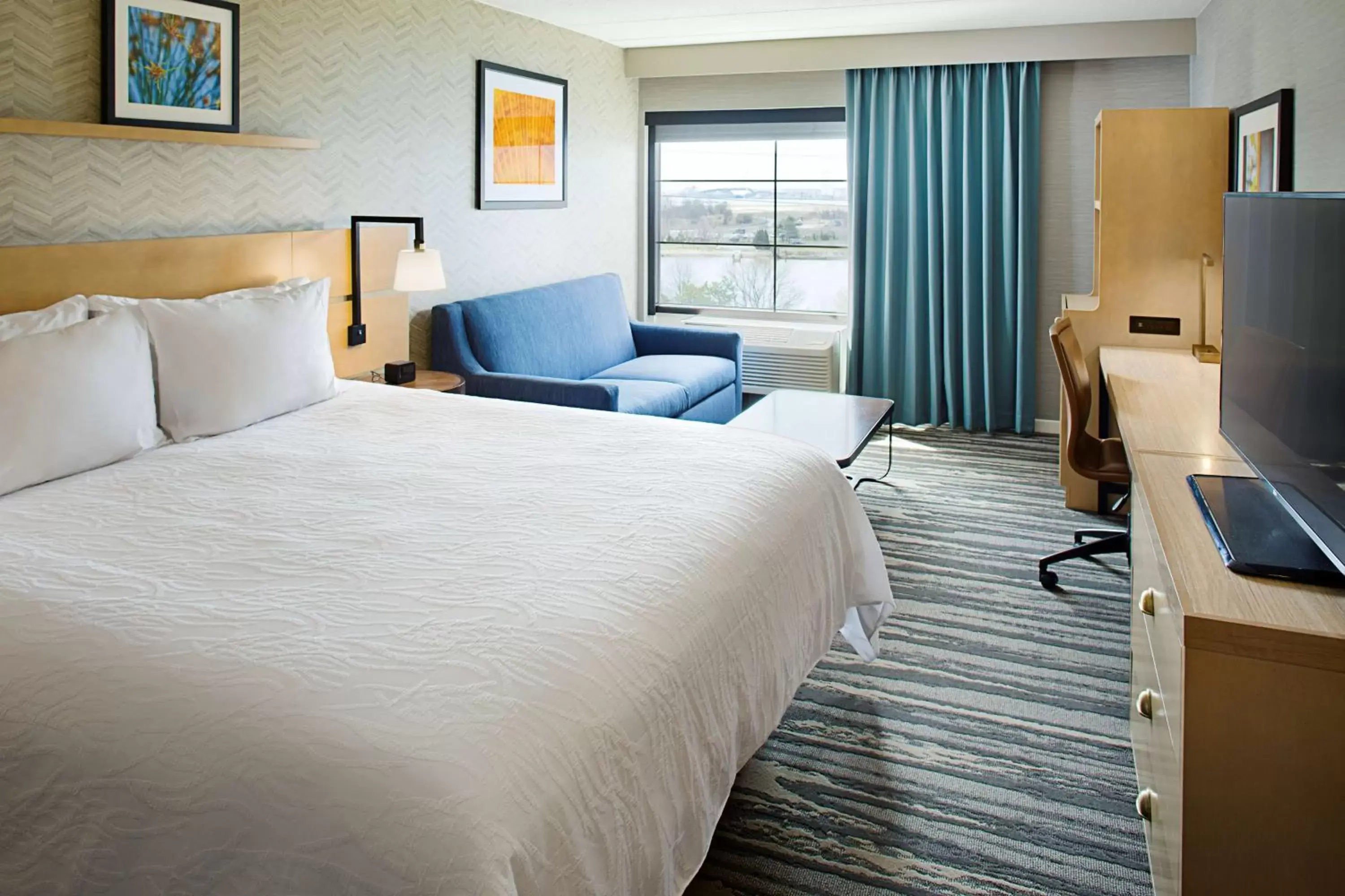 Bedroom, Bed in Hilton Garden Inn Providence