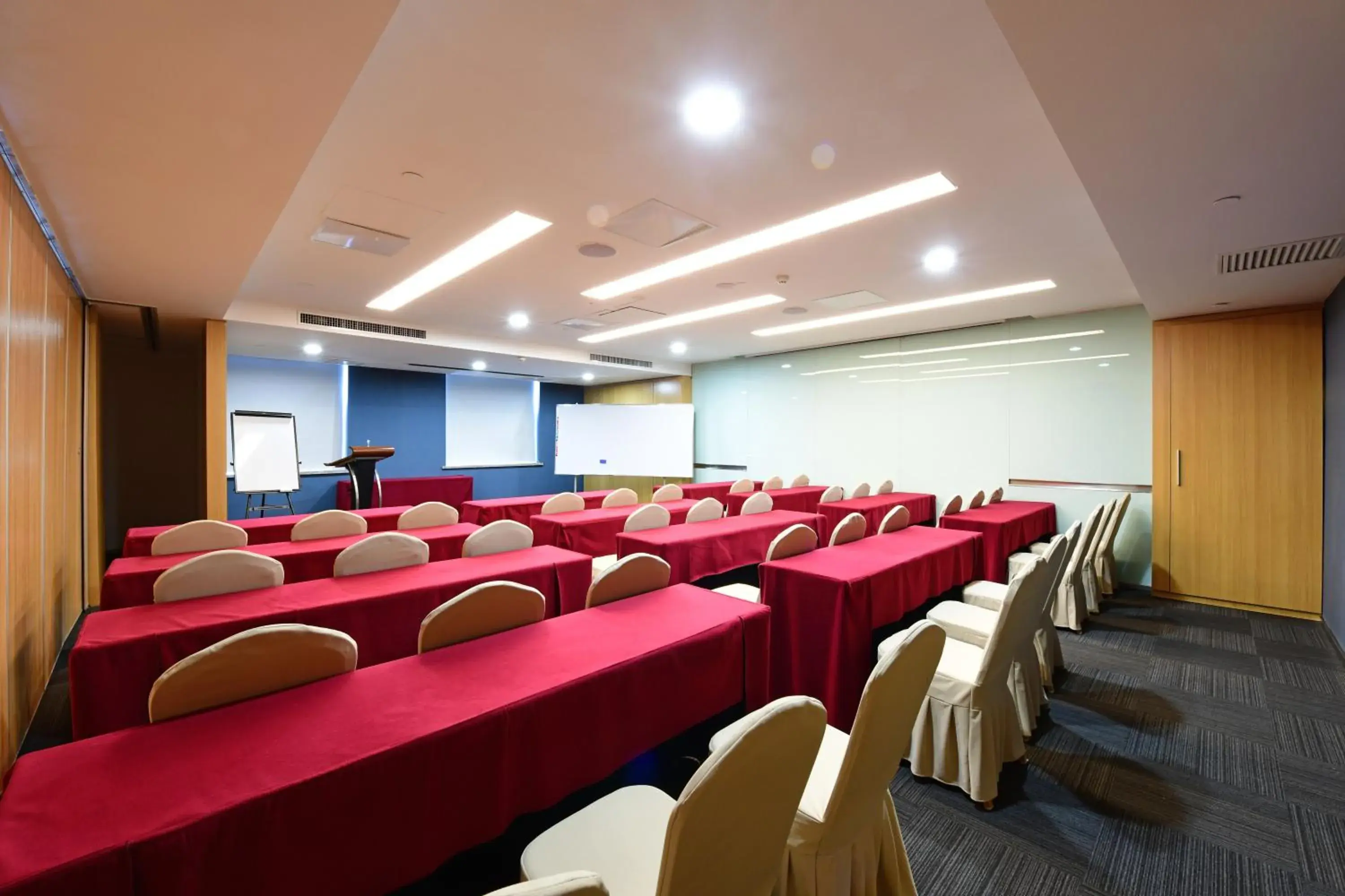 Meeting/conference room in Holiday Inn Express Changchun High-Tech Zone, an IHG Hotel