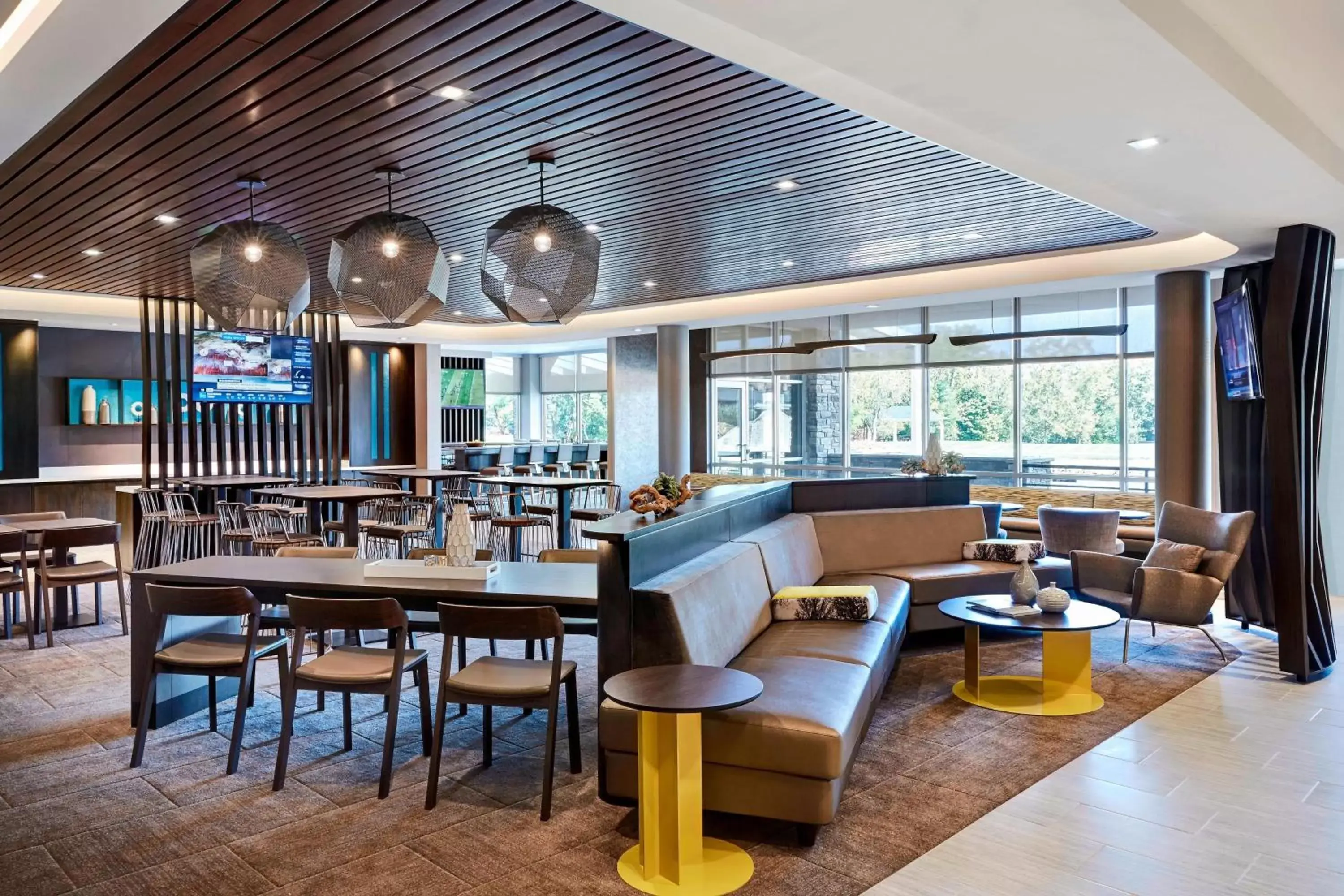 Lobby or reception, Lounge/Bar in SpringHill Suites Kansas City Airport