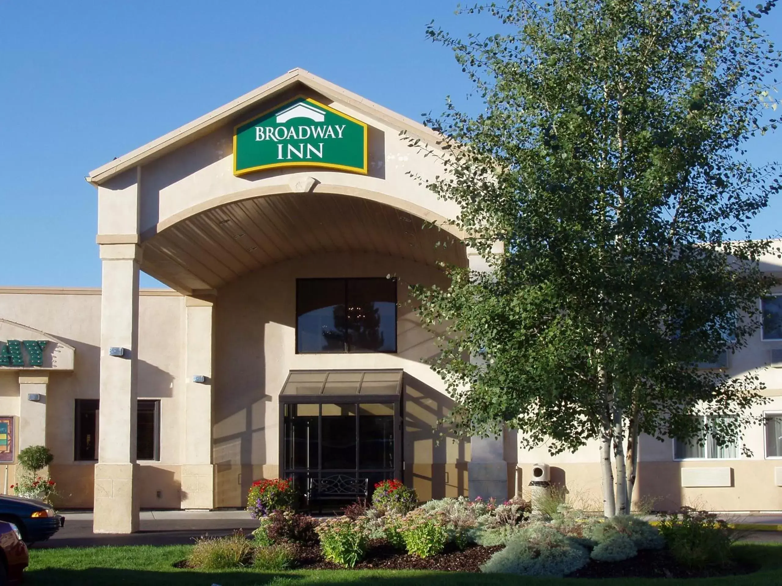 Facade/entrance, Property Building in Broadway Inn Conference Center