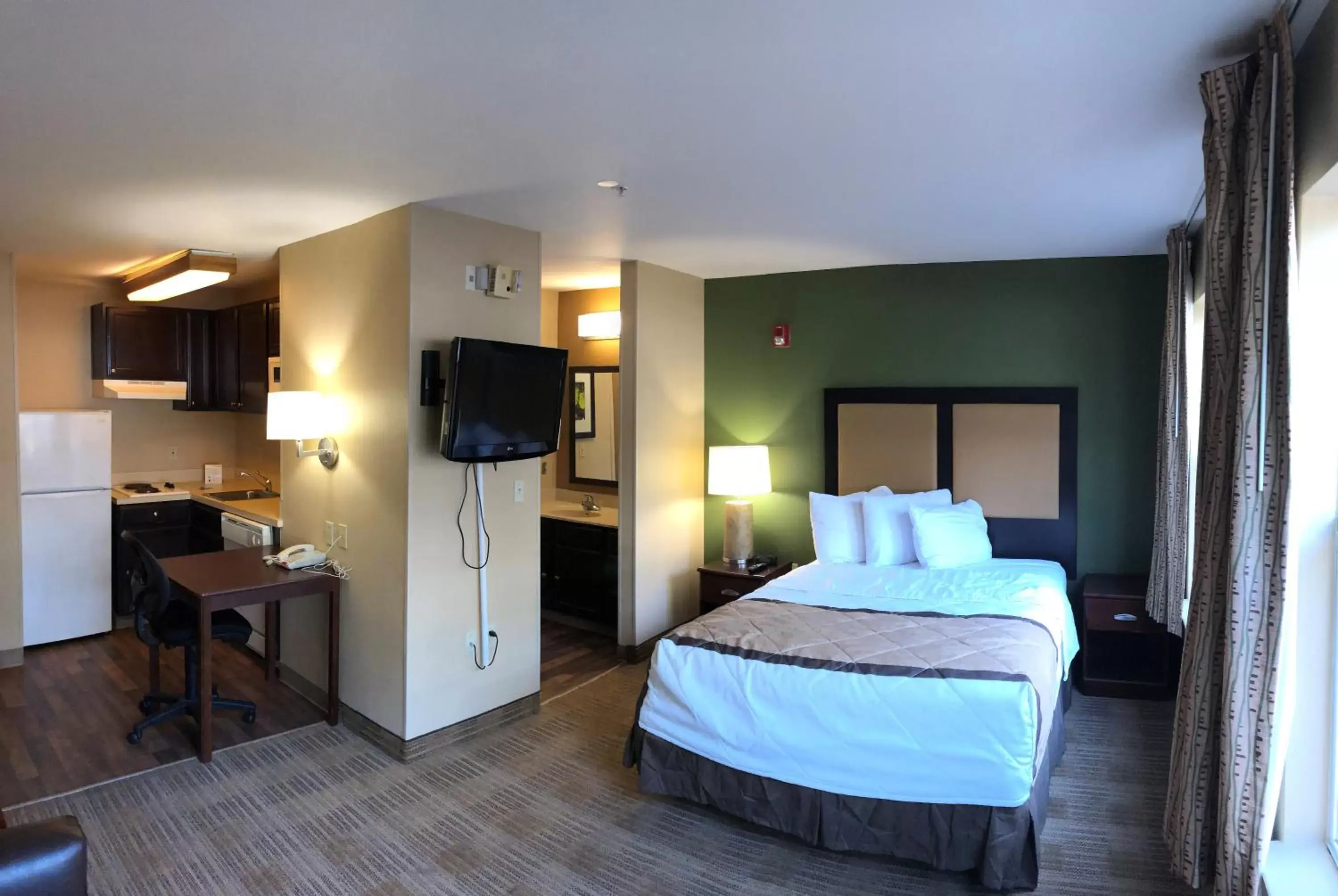 Kitchen or kitchenette, Bed in Extended Stay America Suites - Austin - North Central
