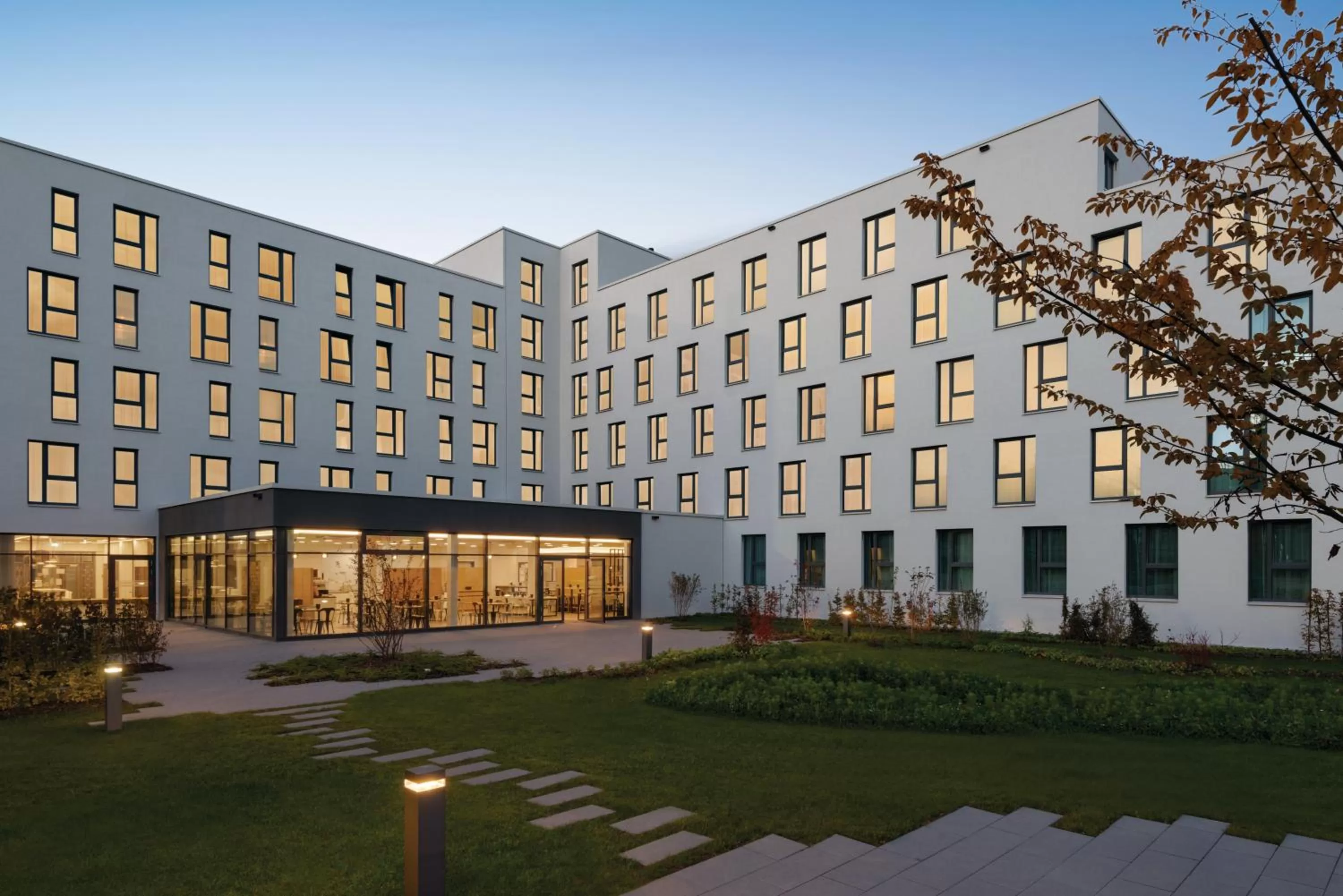 Garden in Super 8 by Wyndham Augsburg