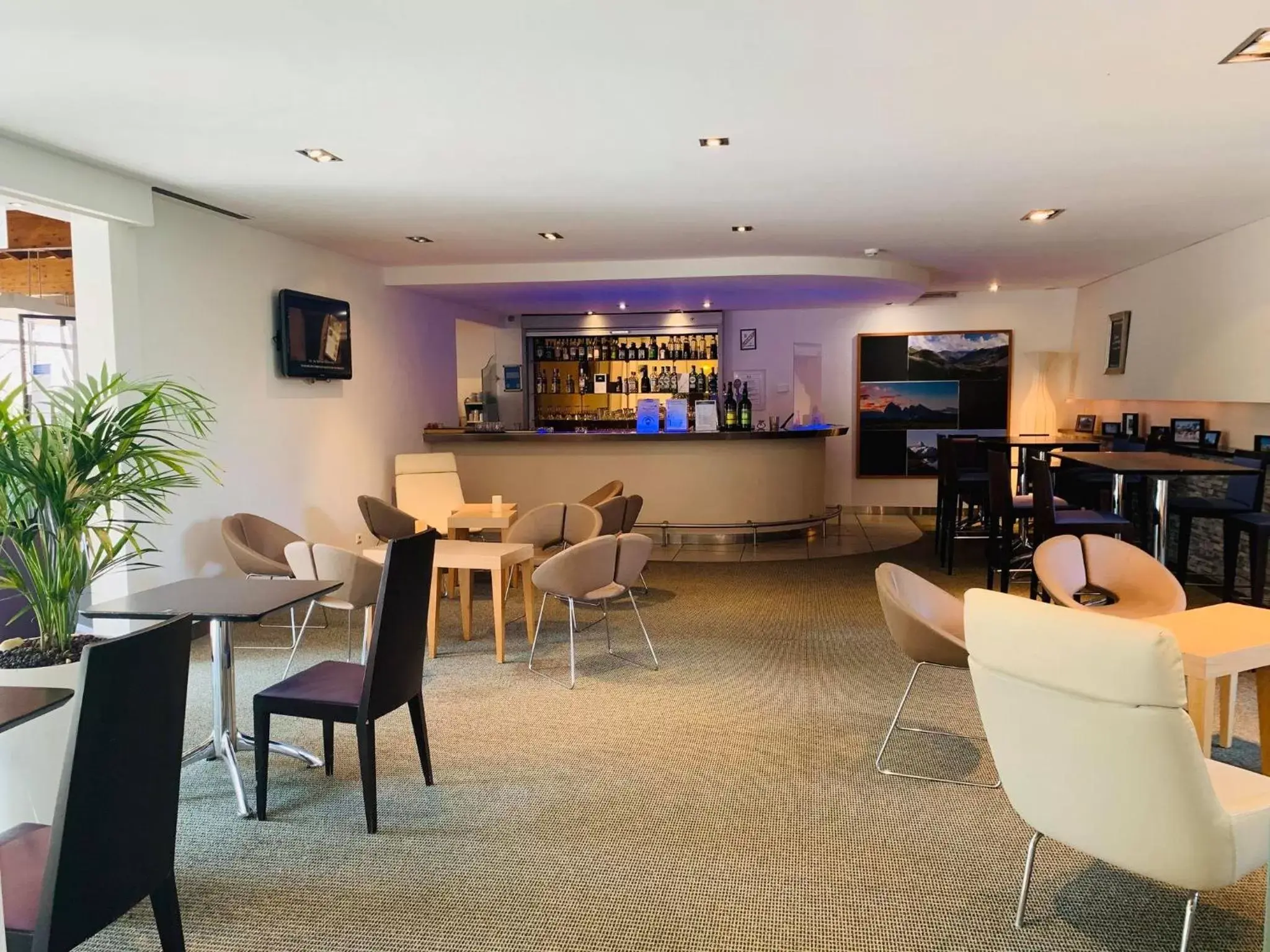 Lounge or bar, Lounge/Bar in Novotel Grenoble Nord Voreppe