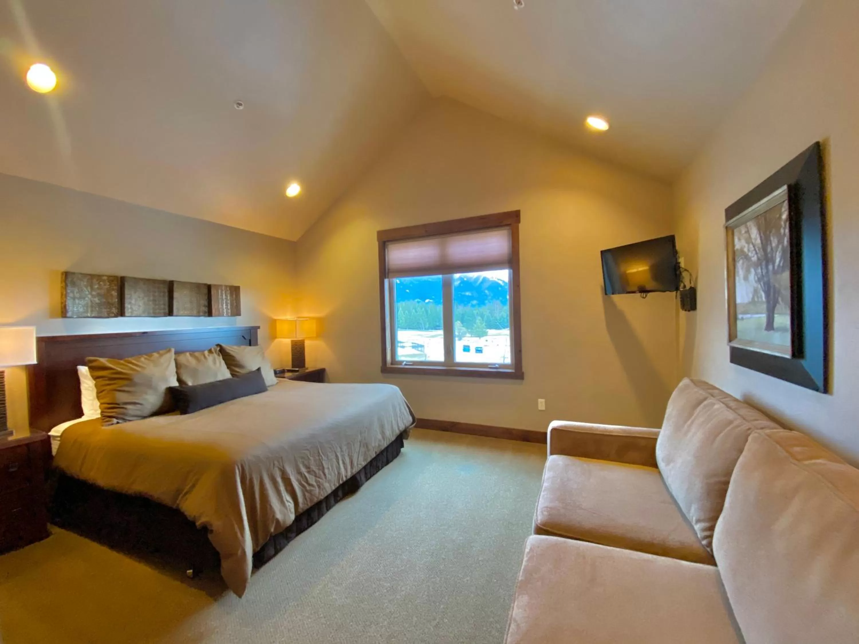 Photo of the whole room, Bed in Meadow Lake Resort & Condos