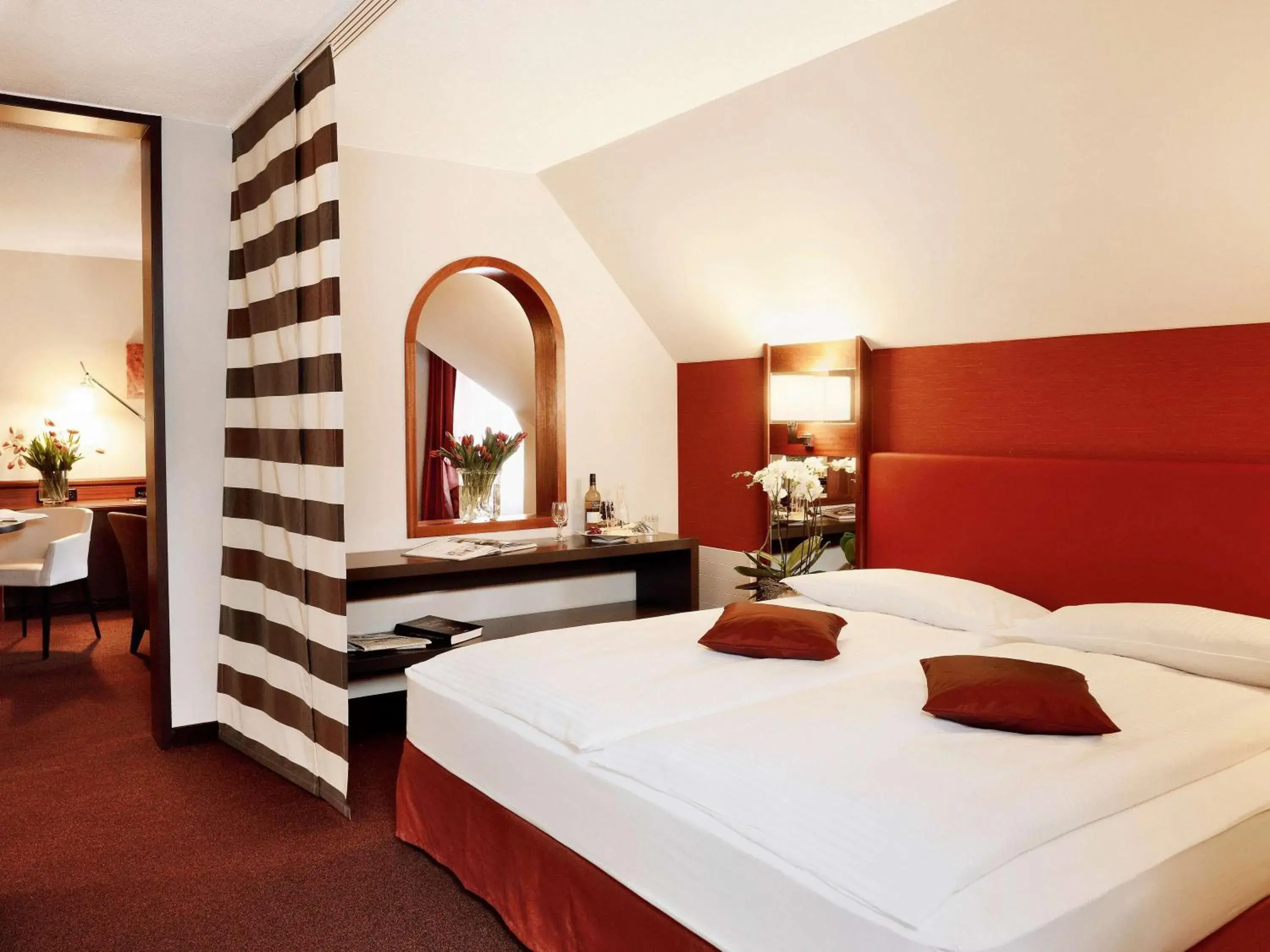 Photo of the whole room, Bed in Moevenpick Hotel Egerkingen