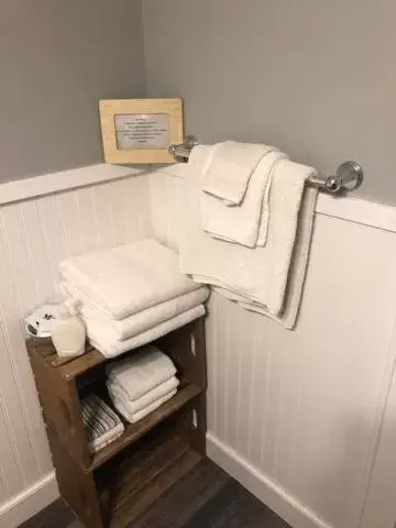 Bathroom in Jasper Way Inn