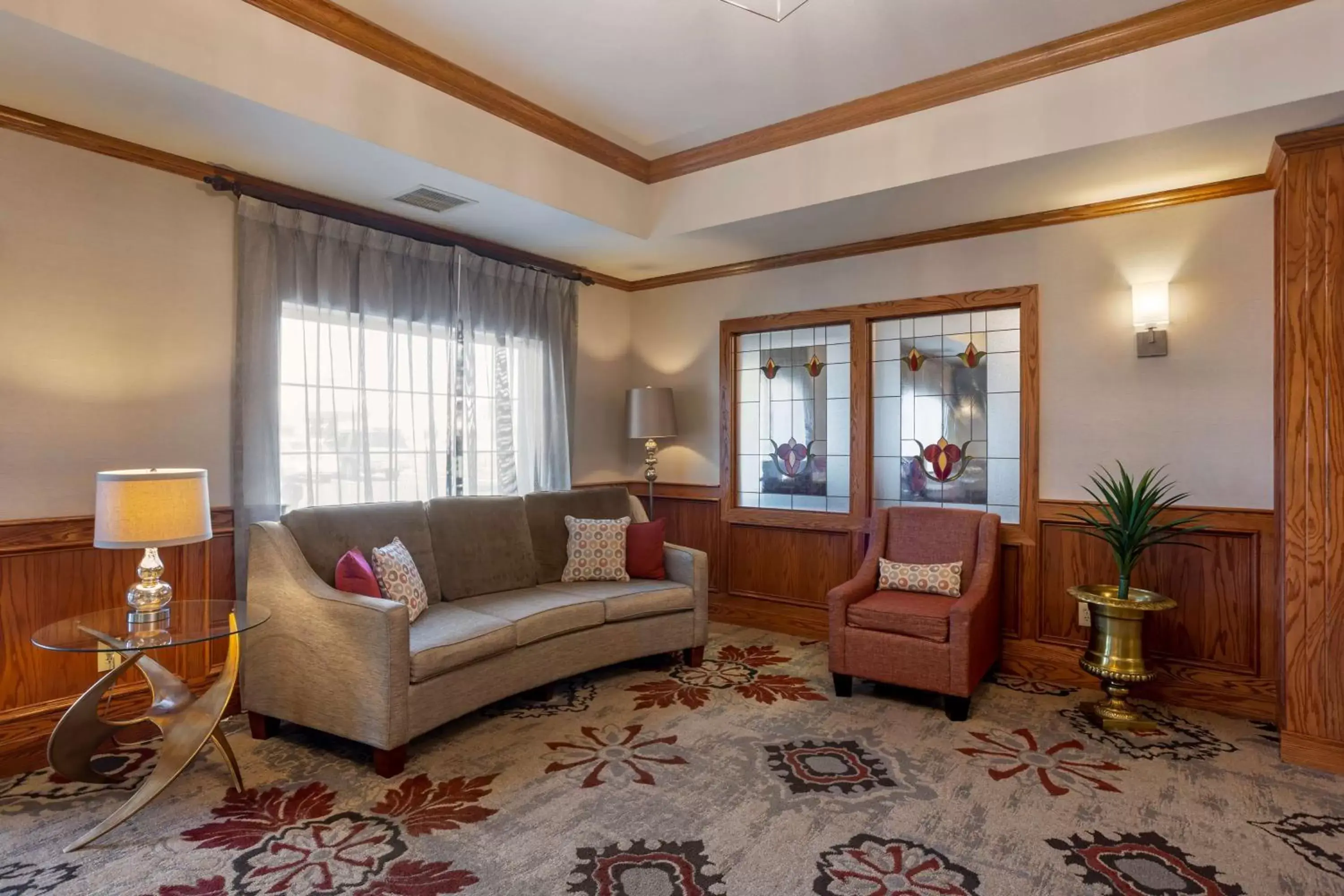 Lobby or reception, Seating Area in Best Western Plus Capital Inn