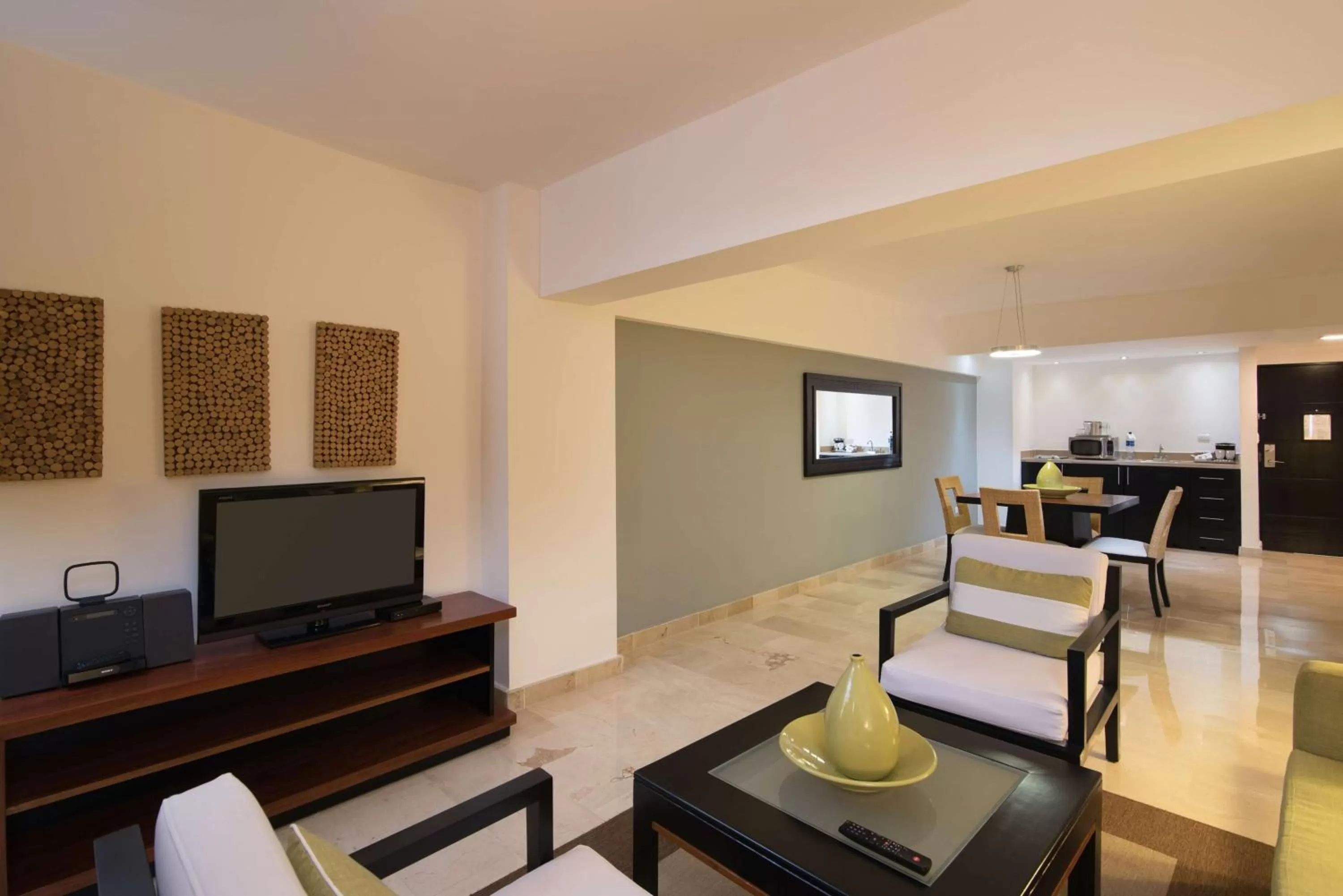 Photo of the whole room, TV/Entertainment Center in Radisson Hotel Santo Domingo