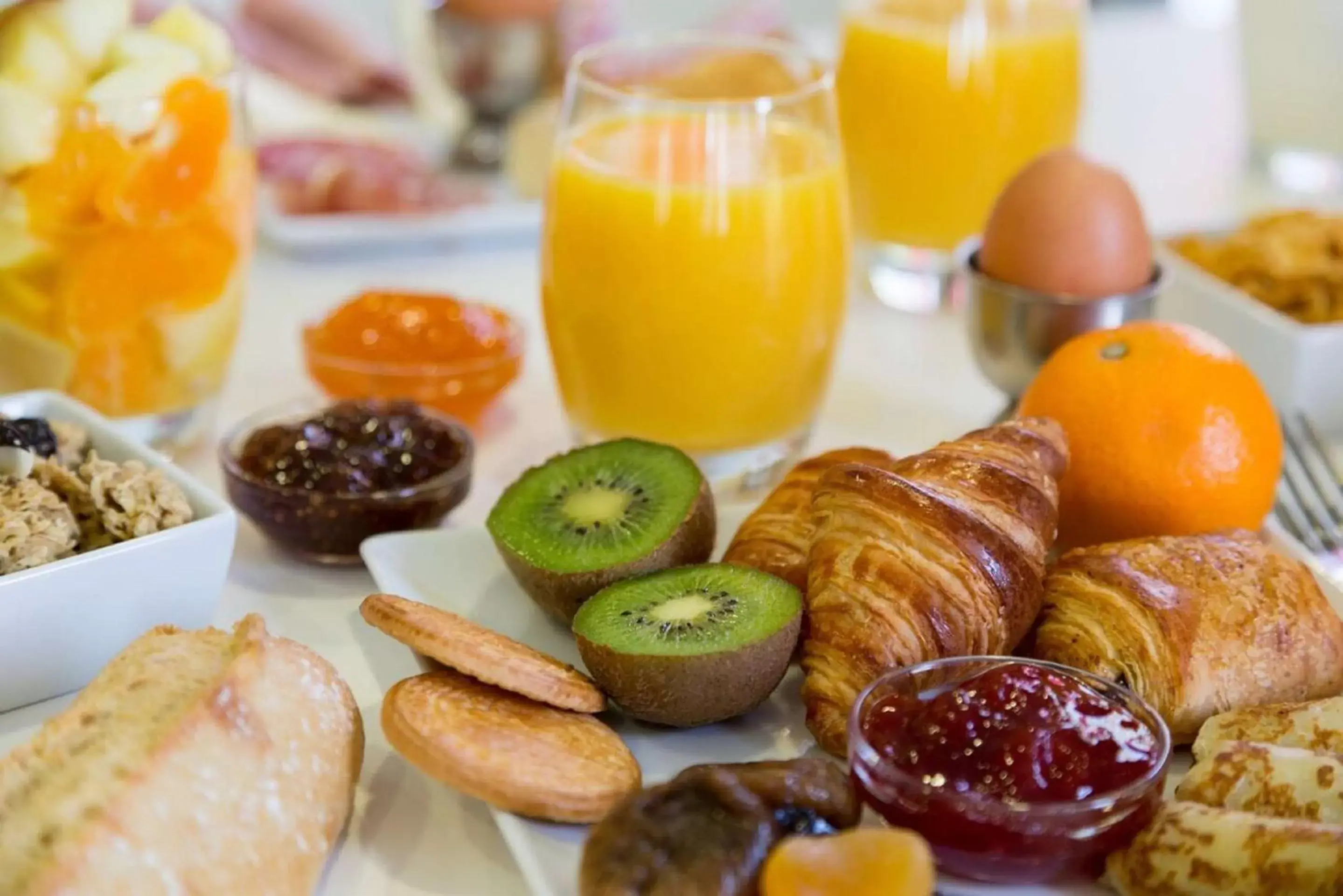 Restaurant/places to eat, Breakfast in Sure Hotel by Best Western Nantes Saint-Herblain