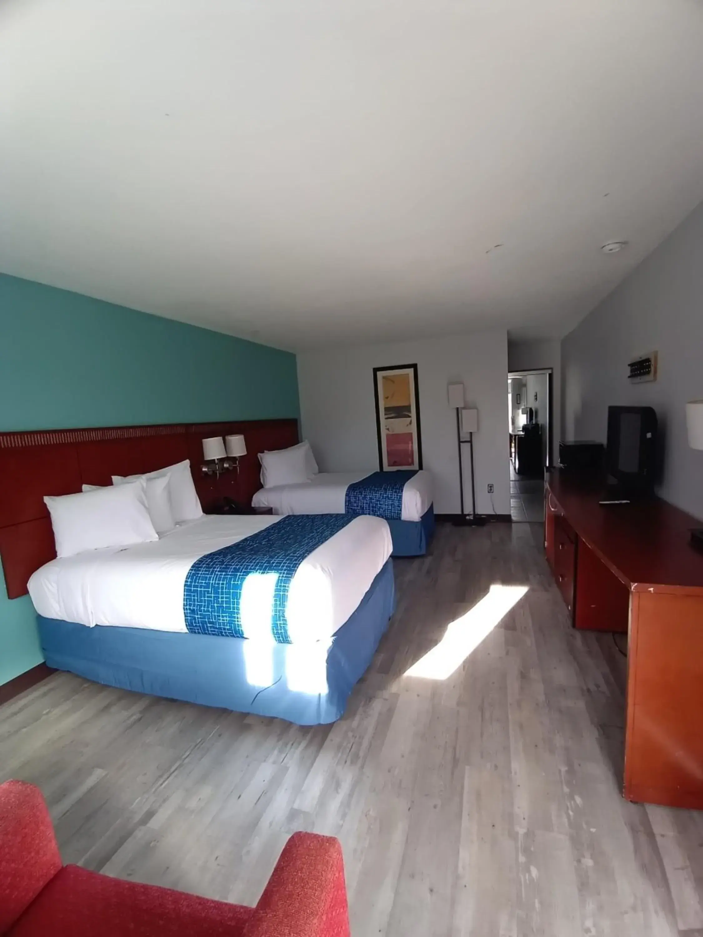 Photo of the whole room in Travelodge by Wyndham Petersburg