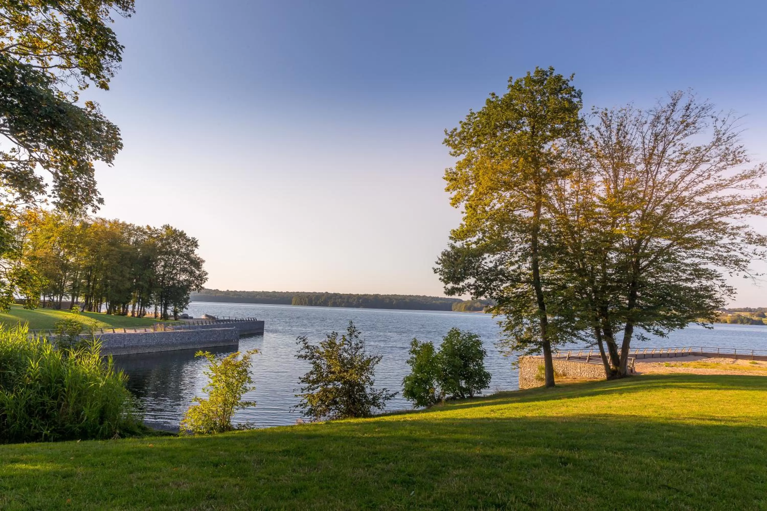 Natural landscape in Golden Lakes Hotel