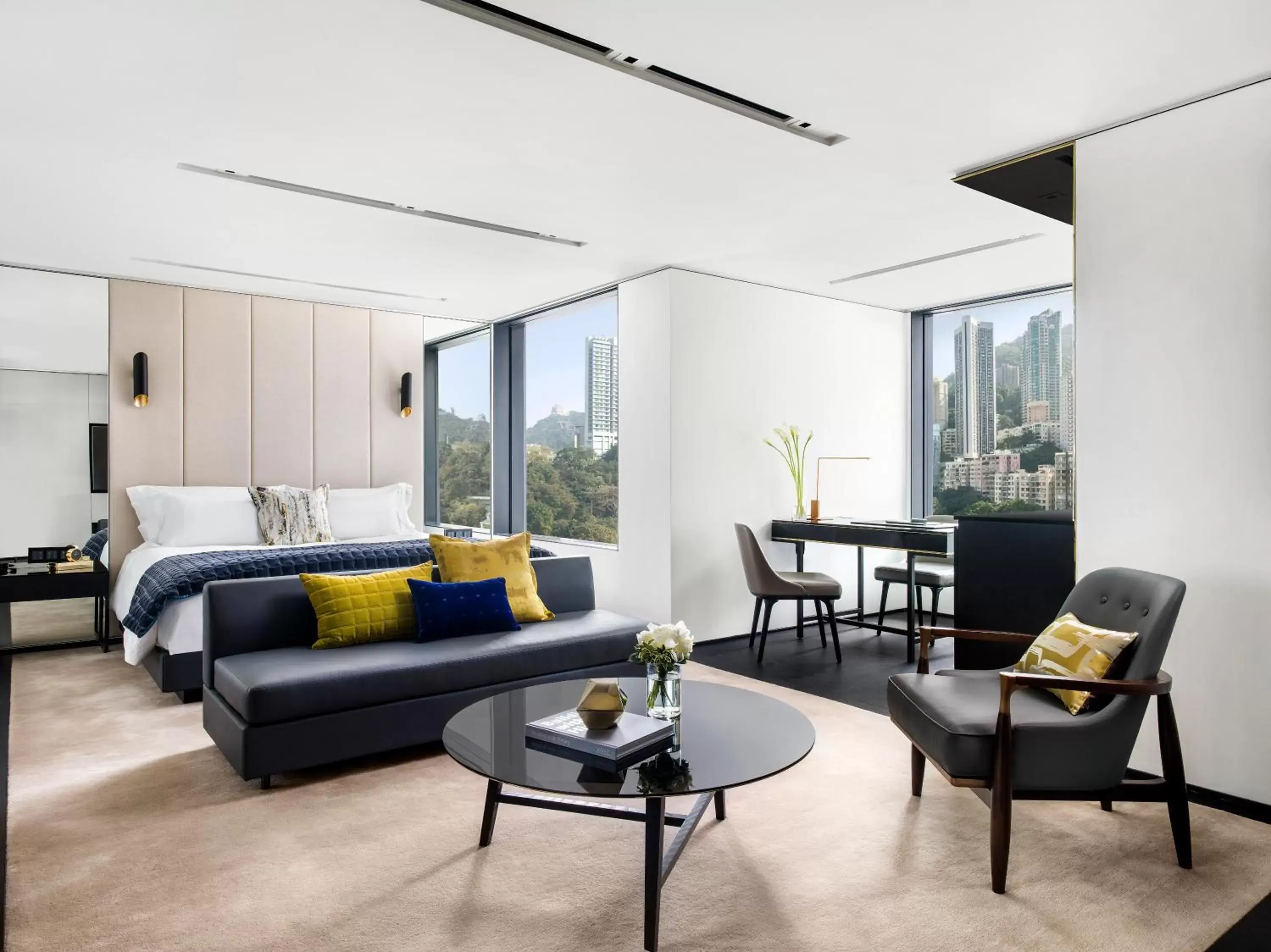 Bedroom, Seating Area in The Murray, Hong Kong, a Niccolo Hotel