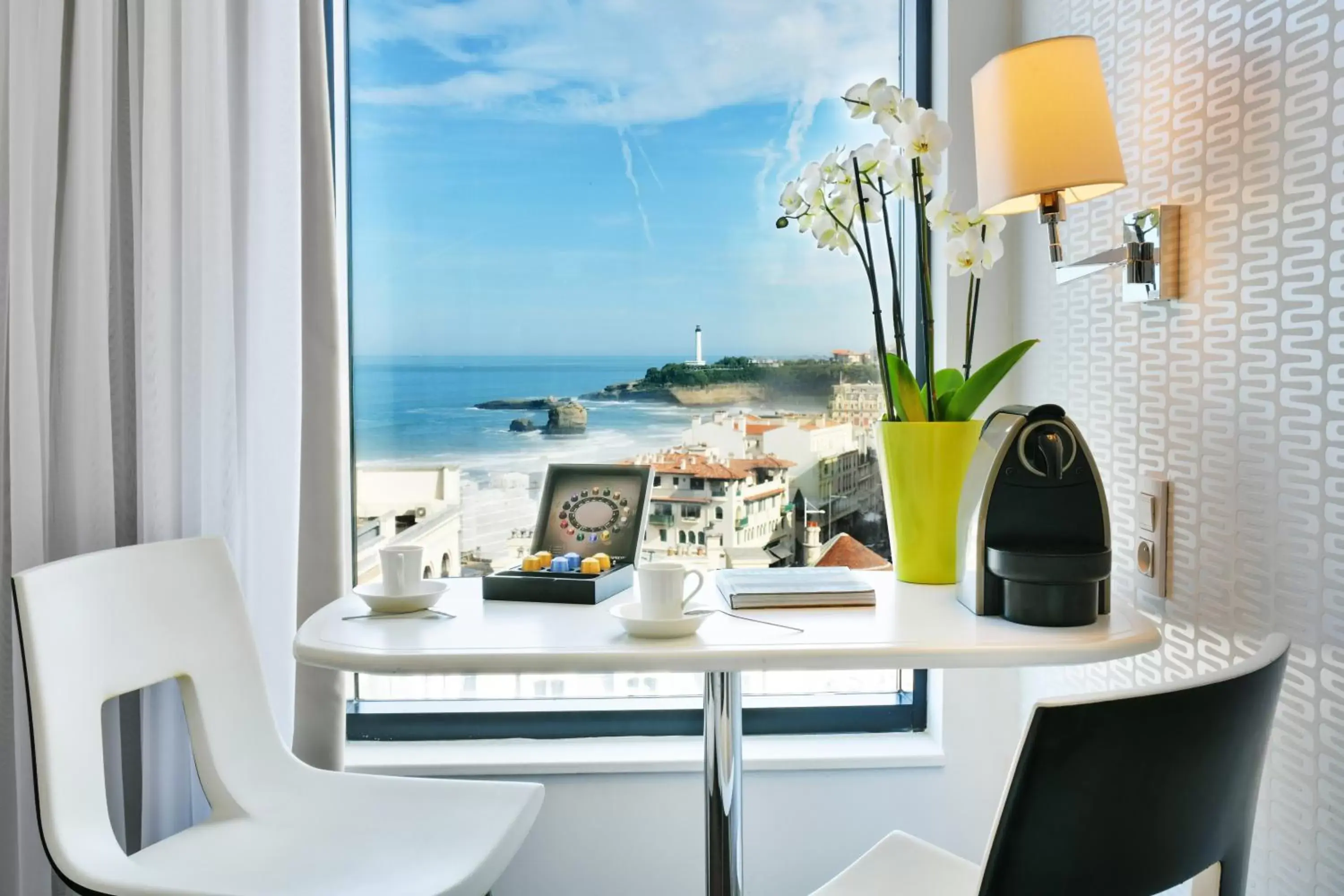 Coffee/tea facilities in Mercure Président Biarritz Plage