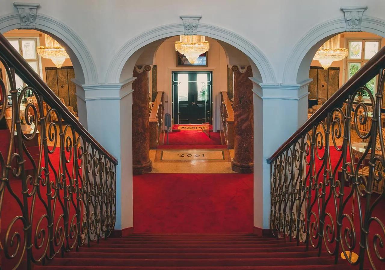 Facade/entrance in Grand Hotel Bellevue - adults only