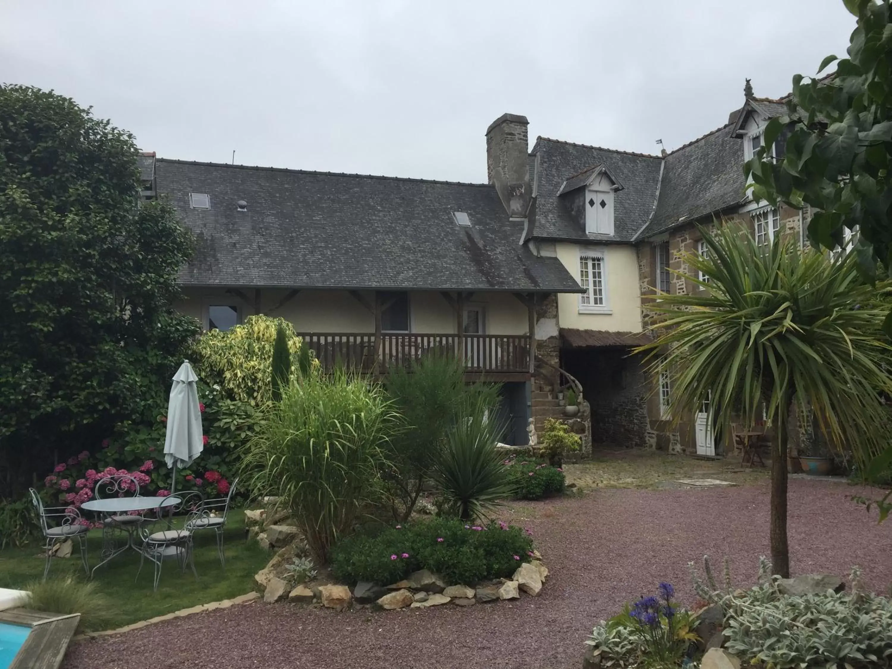 Garden, Property Building in Chambres d'Hotes Le 1900