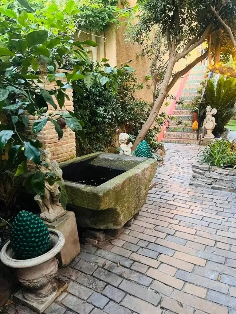 Luxe et sérénité au cœur de Saint-Tropez Suites spacieuses avec jardin enchanteur La Romana