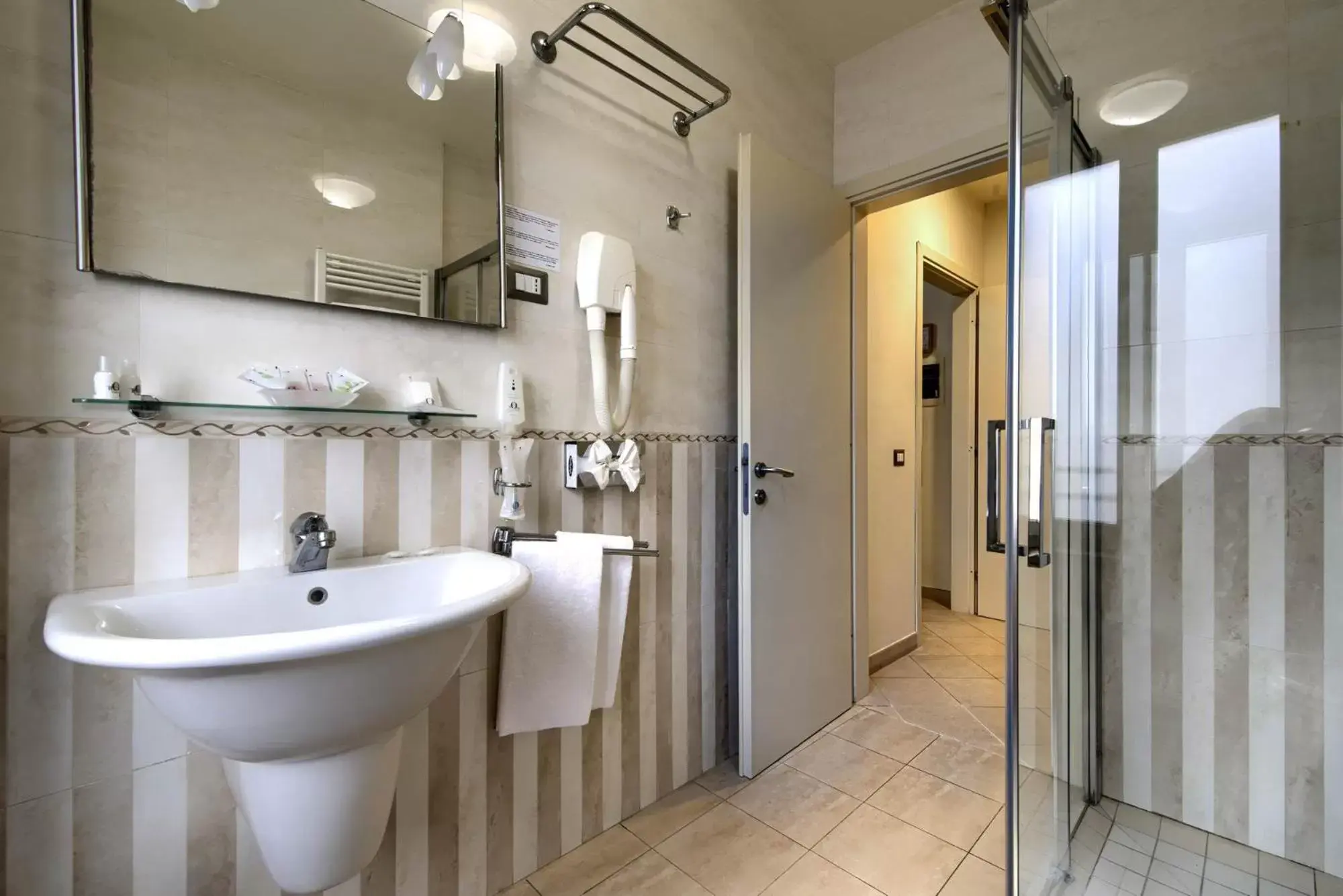 Shower, Bathroom in Domus Australia