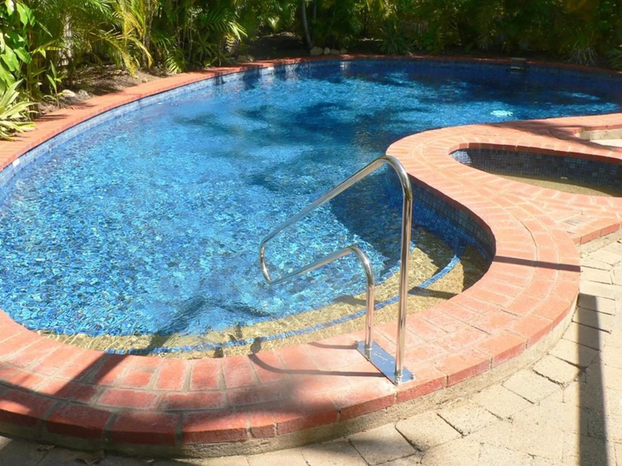 Swimming pool in Mango Tree Holiday Apartments