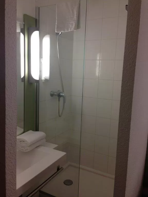 Bathroom in Ibis Budget Rambouillet