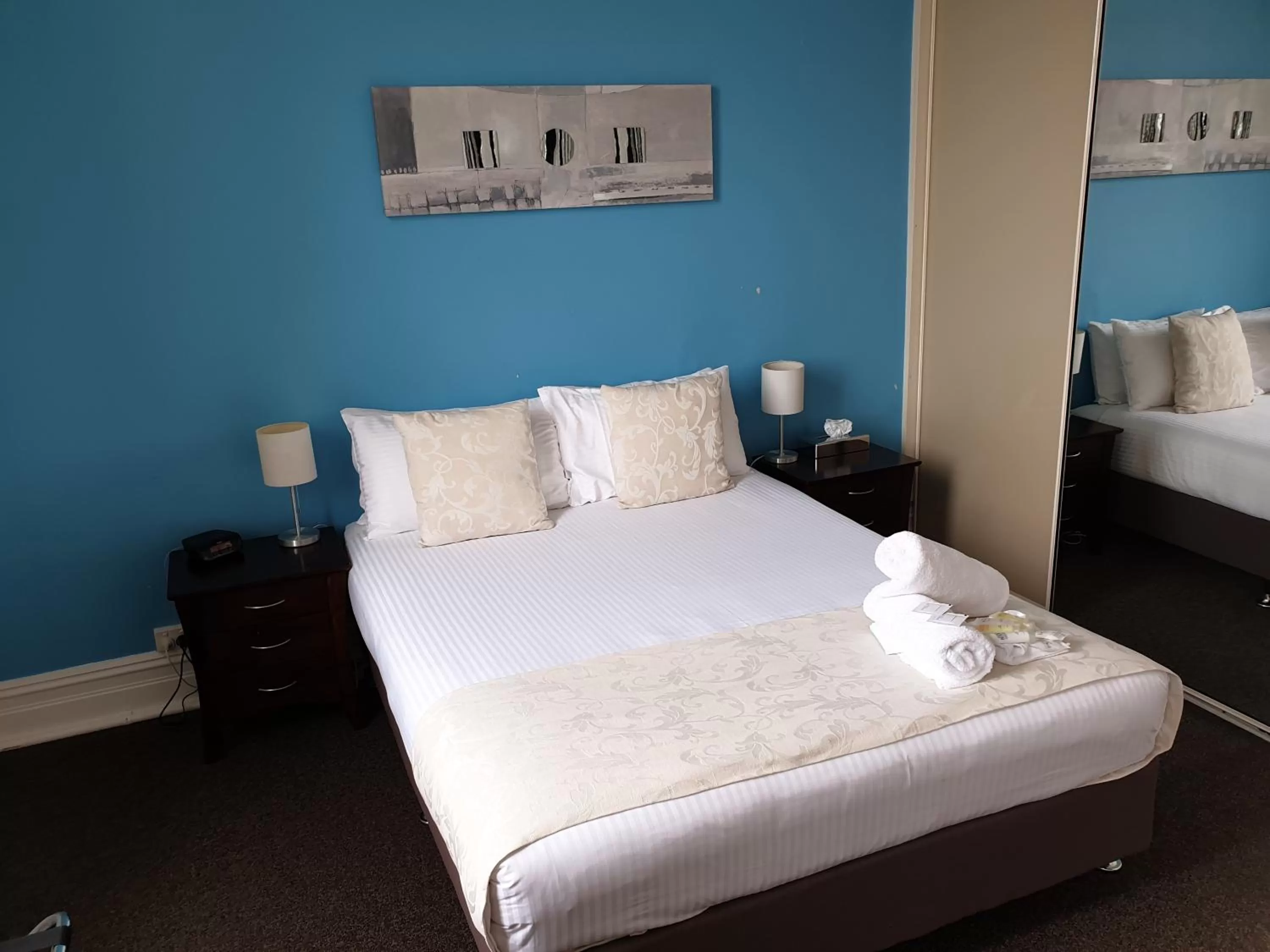 Bedroom, Bed in Balcony On Sixth Lodge